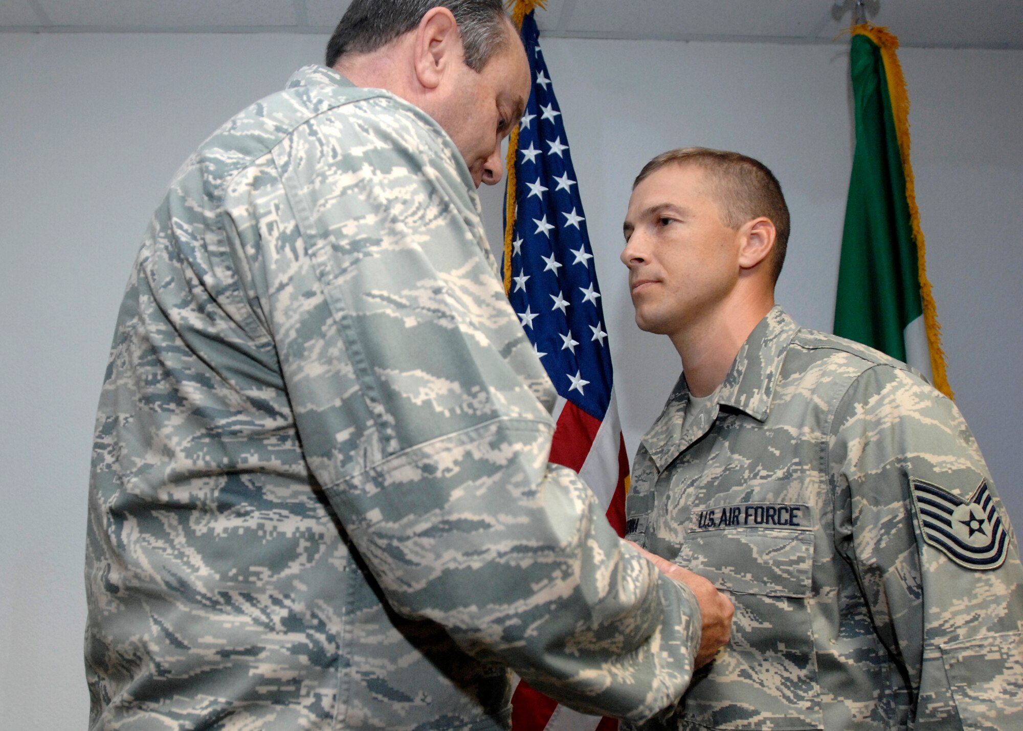 Tech. Sgt. Michael McKenna, an enlisted tactical air control party (TAC-P) for the 8th Air Support Operations Squadron commander, was presented the Bronze Star Medal by Lt. Gen. Phil Breedlove for his actions while deployed with the Army in Afghanistan. General Breedlove is the 3rd Air Force commander and a former wing commander of the 31st Fighter Wing presented the medal during his visit to Aviano Air Base Oct. 16, 2008. (U.S. Air Force photo/Airman 1st Class Ashley Wood)
