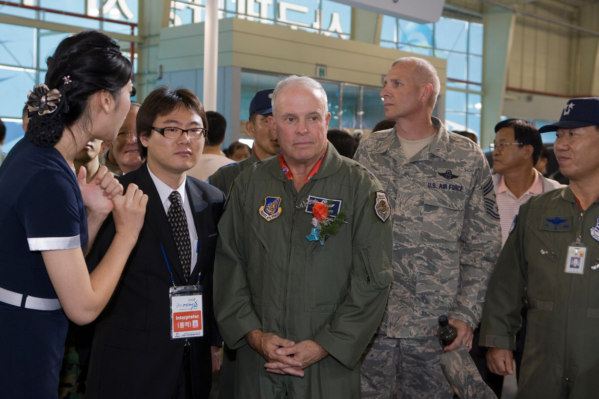 Lt. Gen. Stephen G. Wood, 7th Air Force commander at the Gunsan Auto Expo, City of Gunsan, Korea, October 04, 2008. (Courtesy photo photo/Ko, Yang Kyu)