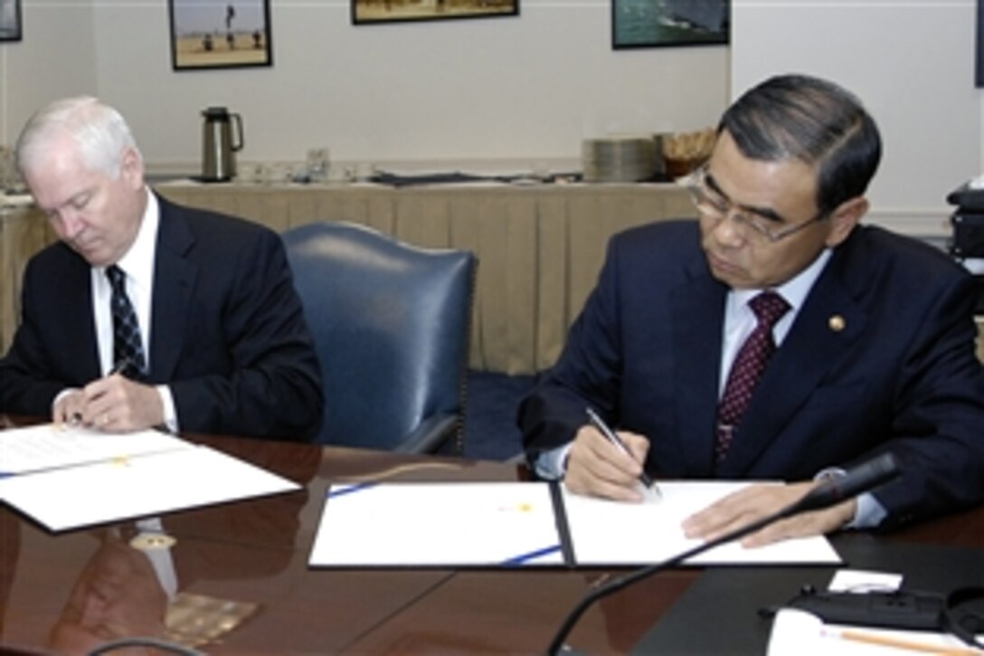 Defense Secretary Robert M. Gates, left, and Republic of Korea Minister of National Defense His Excellency Lee Sang-Hee sign The War Time Reserve Stockpile for Allies-Korea Transfer Memorandum of Agreement after a meeting at the Pentagon, Oct. 17, 2008.