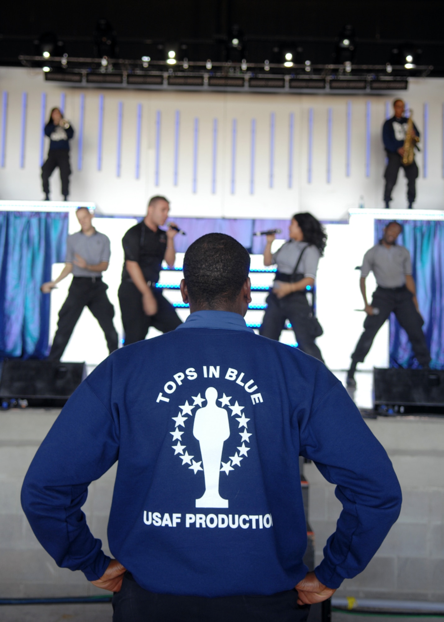 MOODY AIR FORCE BASE, Ga. – Members of the Tops in Blue World Tour ’08 Deja Blue warm up before a performance at Wild Adventures Theme Park during a military appreciation day Oct. 19. Wild Adventures offered free admission to all military members, retirees and dependents for the occasion. (U.S. Air Force photo by Airman Joshua Green)