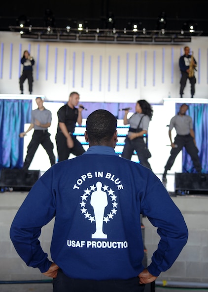 MOODY AIR FORCE BASE, Ga. – Members of the Tops in Blue World Tour ’08 Deja Blue warm up before a performance at Wild Adventures Theme Park during a military appreciation day Oct. 19. Wild Adventures offered free admission to all military members, retirees and dependents for the occasion. (U.S. Air Force photo by Airman Joshua Green)