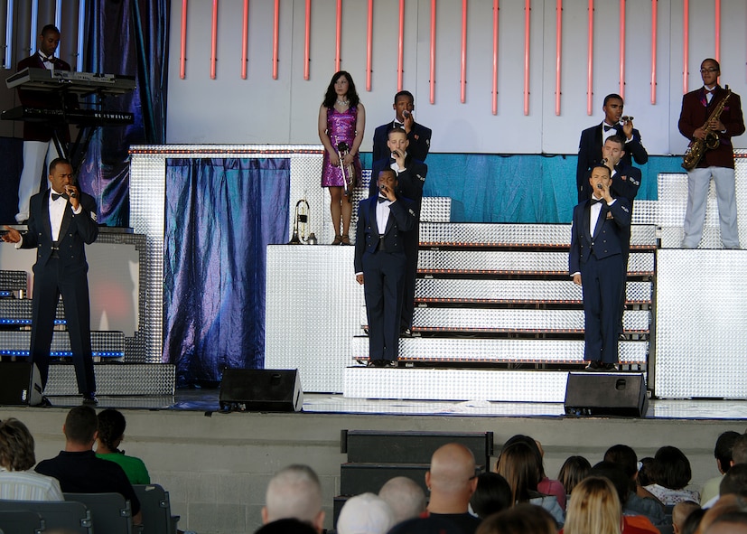 MOODY AIR FORCE BASE, Ga. – Members of the Tops in Blue World Tour ’08 Deja Blue perform at Wild Adventures Theme Park during a military appreciation day Oct. 19. The 2008 tour marks the 55th Anniversary of Tops in Blue entertainment. (U.S. Air Force photo by Airman Joshua Green)