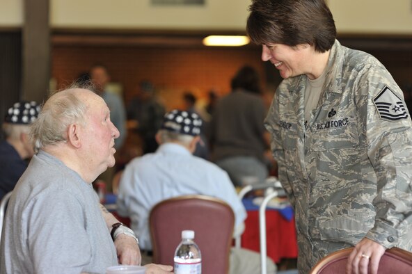 (Right) Master Sgt. Kimberly Pfender, law office superintendent at Arnold, was an active participant in Arnold’s annual VA Picnic, coordinating the collection of donations for goody bags from the community through the Arnold Community Council with the help of the local area Chamber of Commerce and Tennessee’s U.S. Marine Detachment 1128. Here she is seen listening to Ike Stewart, a former Navy Chief Boatswains Mate, as he describes the time he served in the Florida Keys when he was in charge of the commissary there. Stewart lives at the VA Tennessee Valley Healthcare System's Alvin C. York Murfreesboro campus. (Photo by Rick Goodfriend)