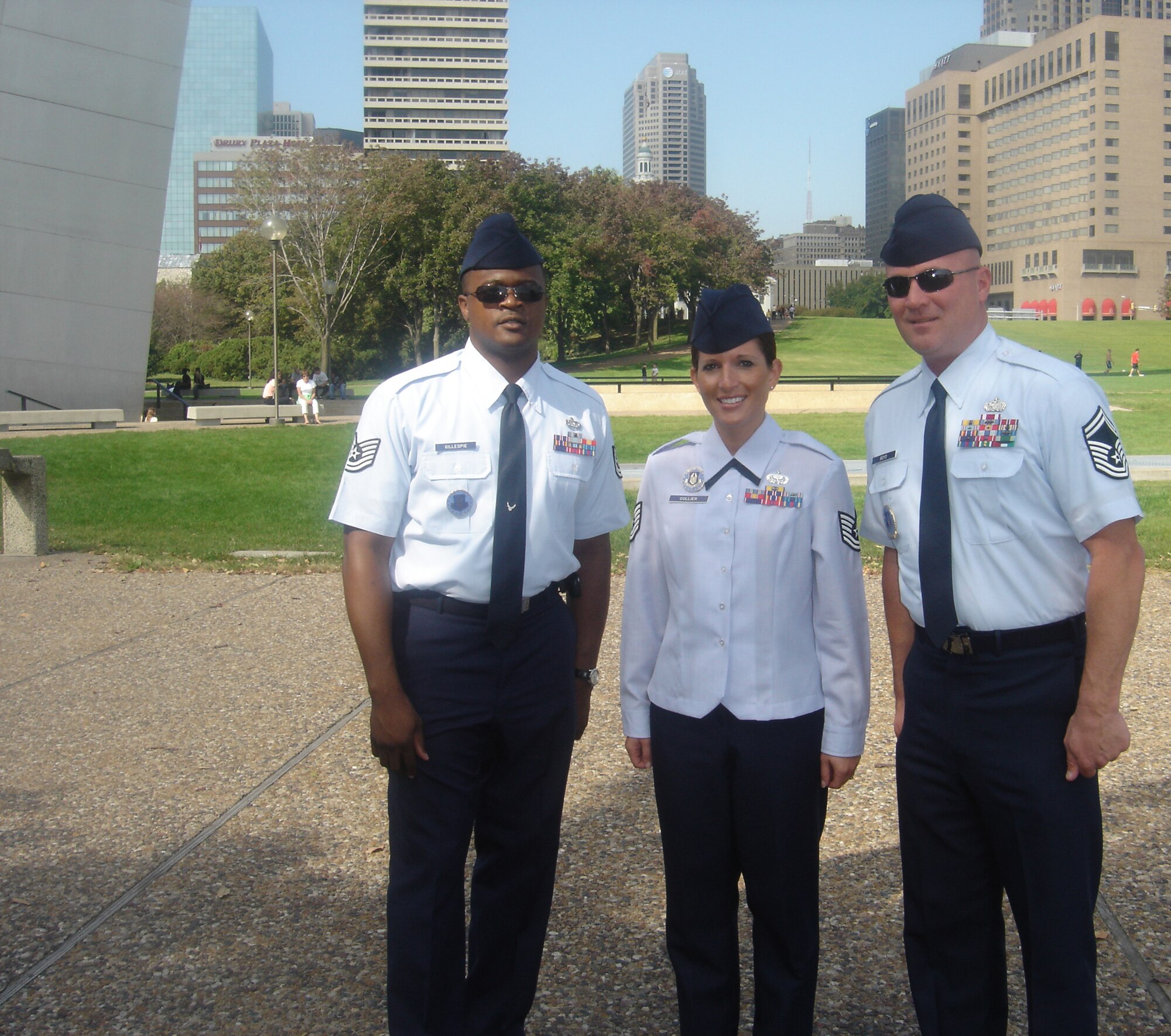 932nd Airlift Wing recruiters met at the Saint Louis Arch in Missouri to help with a mass enlistment performed in October by their commander, Col. John C. Flournoy, Jr.  Interested in joining the Air Force Reserve Command unit near Belleville, Illinois?  Call 1-800-257-1212 for information.  Photo submitted.