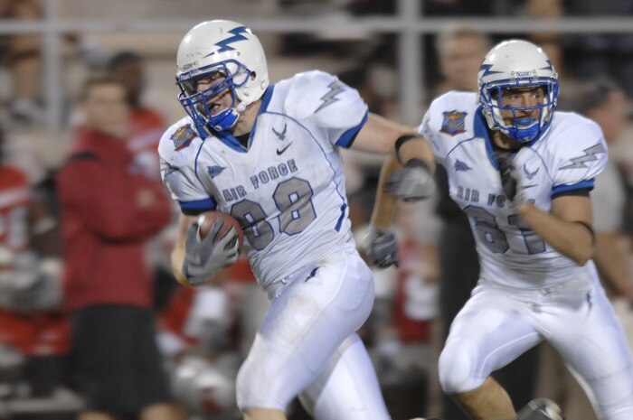 Air Force Falcons tight end Travis Dekker, runs for a touchdown against the University of Nevada Las Vegas Rebels, at Sam Boyd stadium Las Vegas, Nev. October 18, 2008.  The Falcons defeated the Rebels 29-28 and improved to 5-2 on the season and 3-1 in the Mountain West Conference.
(U.S. Air Force Photo/Senior Airman Brian Ybarbo)