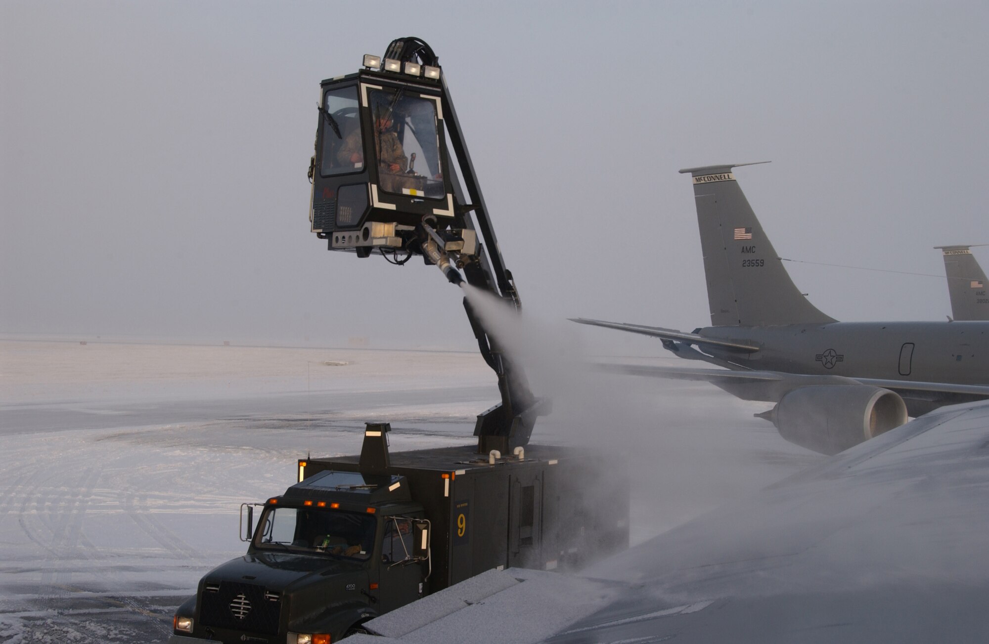 A 354th Fighter Wing Airman de-ices a KC-135 Stratotanker Oct. 16 at Eielson Air force Base, Alaska during RED FLAG Alaska 09-1. The treatment of ice and snow deposits on aircraft is an absolute necessity to the safety of winter operations in an arctic environment. (U.S. Air Force photo Airman Laura Max)