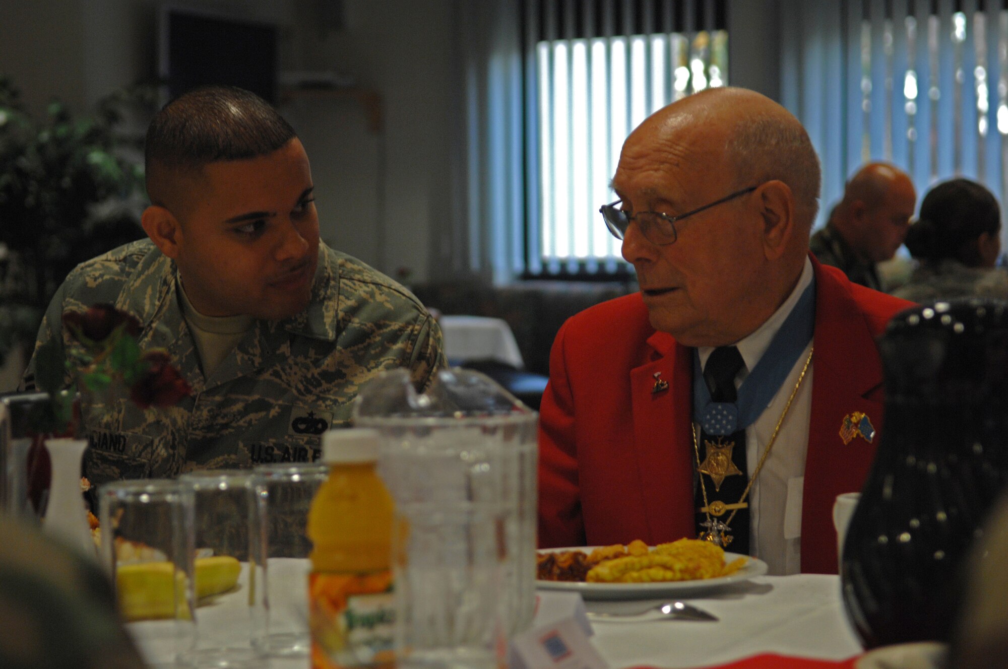 Hershel Williams, U.S. Army Congressional Medal of Honor recipient (right), chats with Staff Sgt. Edgardo Feliciano, 721st Aerial Port Squadron, during a breakfast at the Rhineland Inn Dining Facility, Ramstein Air Base, Germany, Oct. 21, 2008. Mr. Williams, who was awarded the Medal of Honor for heroic acts during World War II, visited the dining facility during a morale tour sponsored by the USO. (U.S. Air Force photo by Airman 1st Class Tony R. Ritter)