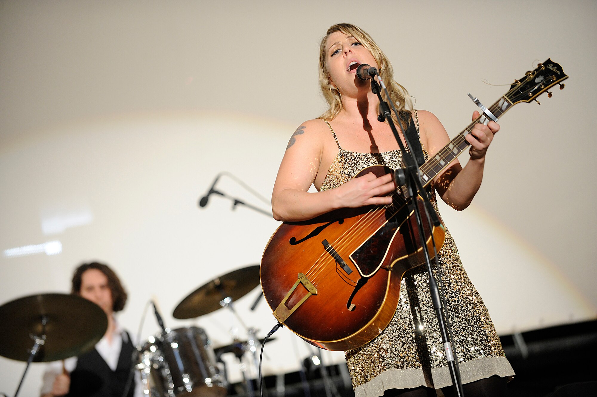 Nell Bryden, a jazz/bluegrass artist, performs at Joint Base Balad, Iraq, Oct. 19. Bryden's performance was part of an Armed Forces Entertainment tour of the U.S. Central Command area of responsibility. Armed Forces Entertainment hosts more than 1,200 shows around the world each year. (U.S. Air Force photo/Airman 1st Class Jason Epley)