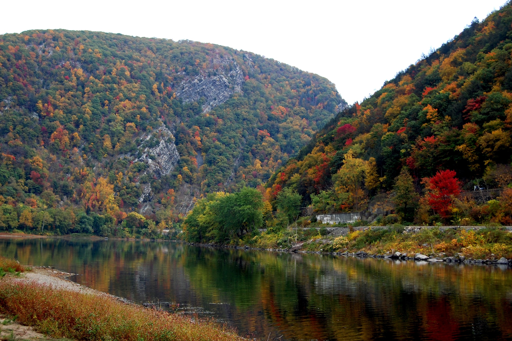 This view of the Delaware Water Gap from the Delaware Water Gap National Recreation Area in Northwest New Jersey shows a mix of fall colors and some left-over green Oct. 13, 2008.  (U.S. Air Force Photo/Tech. Sgt. Scott T. Sturkol)