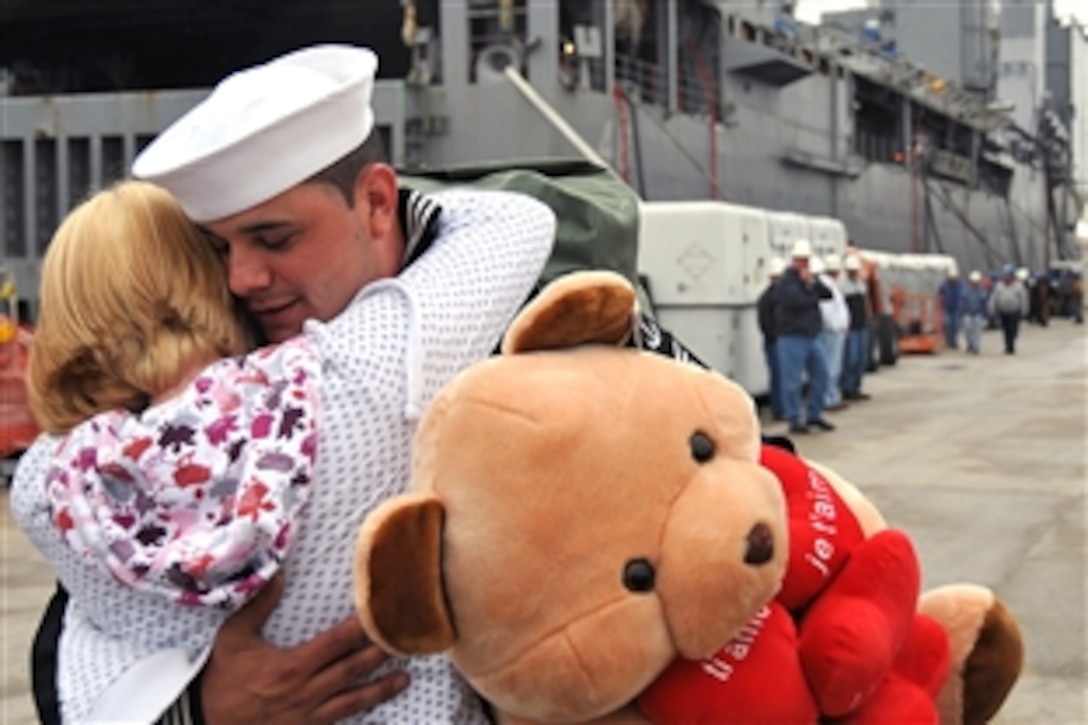 Brittany Hill welcomes home Navy Seaman John McCombs during a homecoming ceremony for the amphibious dock landing ship USS Oak Hill at Earl Industries Shipyard in Portsmouth, Va., Oct. 18, 2008. The USS Oak Hill returned after completing a seven-month deployment to the Mediterranean Sea and Persian Gulf.