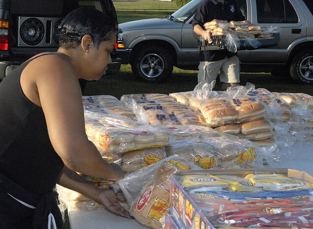 Master Sgt. Sherri Miller arranges hot dog and hamburger buns in preparation for Oktoberfest on Charleston AFB Oct. 17. The Charleston AFB Top 3 provided food, drinks and entertainment for junior-enlisted Airmen during the annual event. Sergeant Miller is with the 437th Security Forces Squadron. (U.S. Air Force photo/Master Sgt. Paul Kilgallon)
