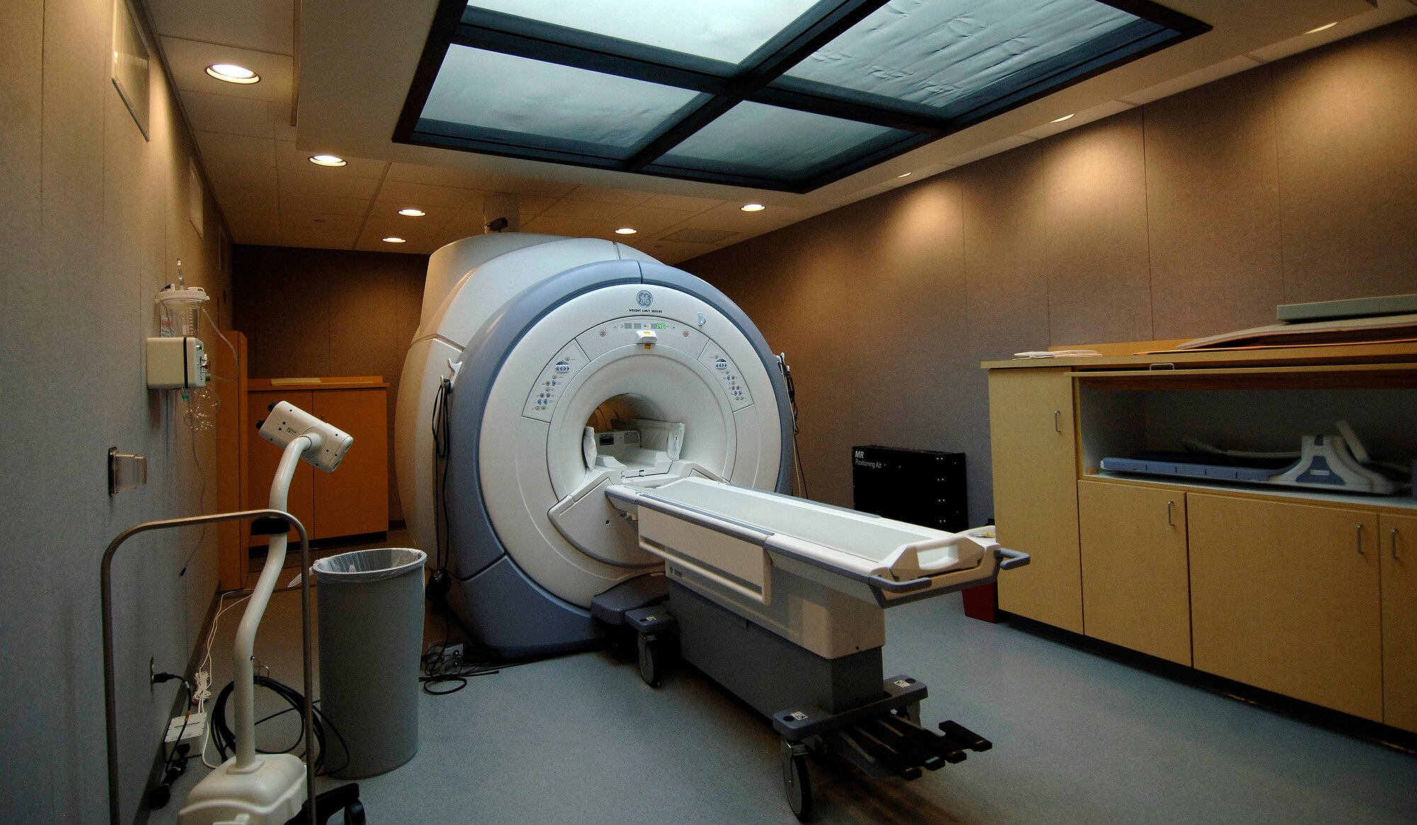 SPOKANE, Wash. – The new magnetic resonance machine at the Veterans Affairs Hospital in Spokane, Wash., is ready for business. The MRI section of the hospital is one of four in the local area. (U.S. Air Force photo / Staff Sgt. JT May III)
