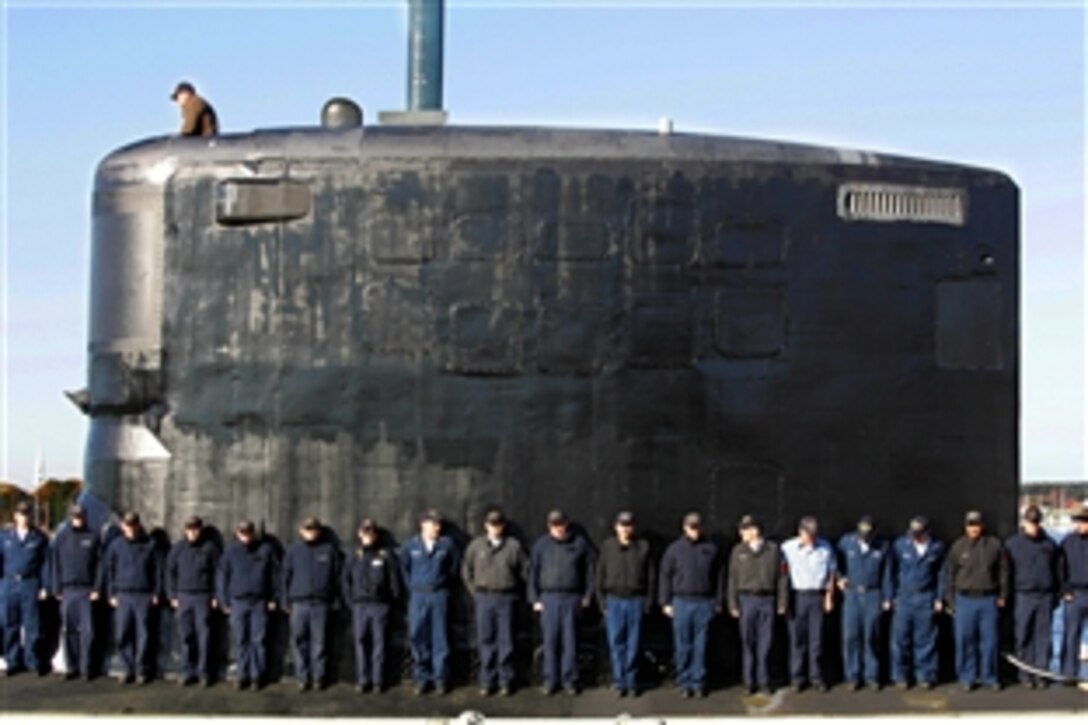Crew members from the USS New Hampshire practice manning the ship during commissioning ceremony rehearsals at Portsmouth Naval Shipyard, Kittery, Maine, Oct., 23, 2008. 