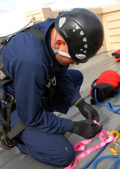 KUNSAN AIR BASE, Republic of Korea -- An 8th Civil Engineer Squadron fire fighter ties a knot on a rope during the ascending and descending rope rescue Technical One Training here, Oct 28. Air Force fire fighters and Korean national fire fighters train together on a regular bases on ascending and descending rope rescue training.(U.S. Air Force photo/Senior Airman Gustavo Gonzalez)