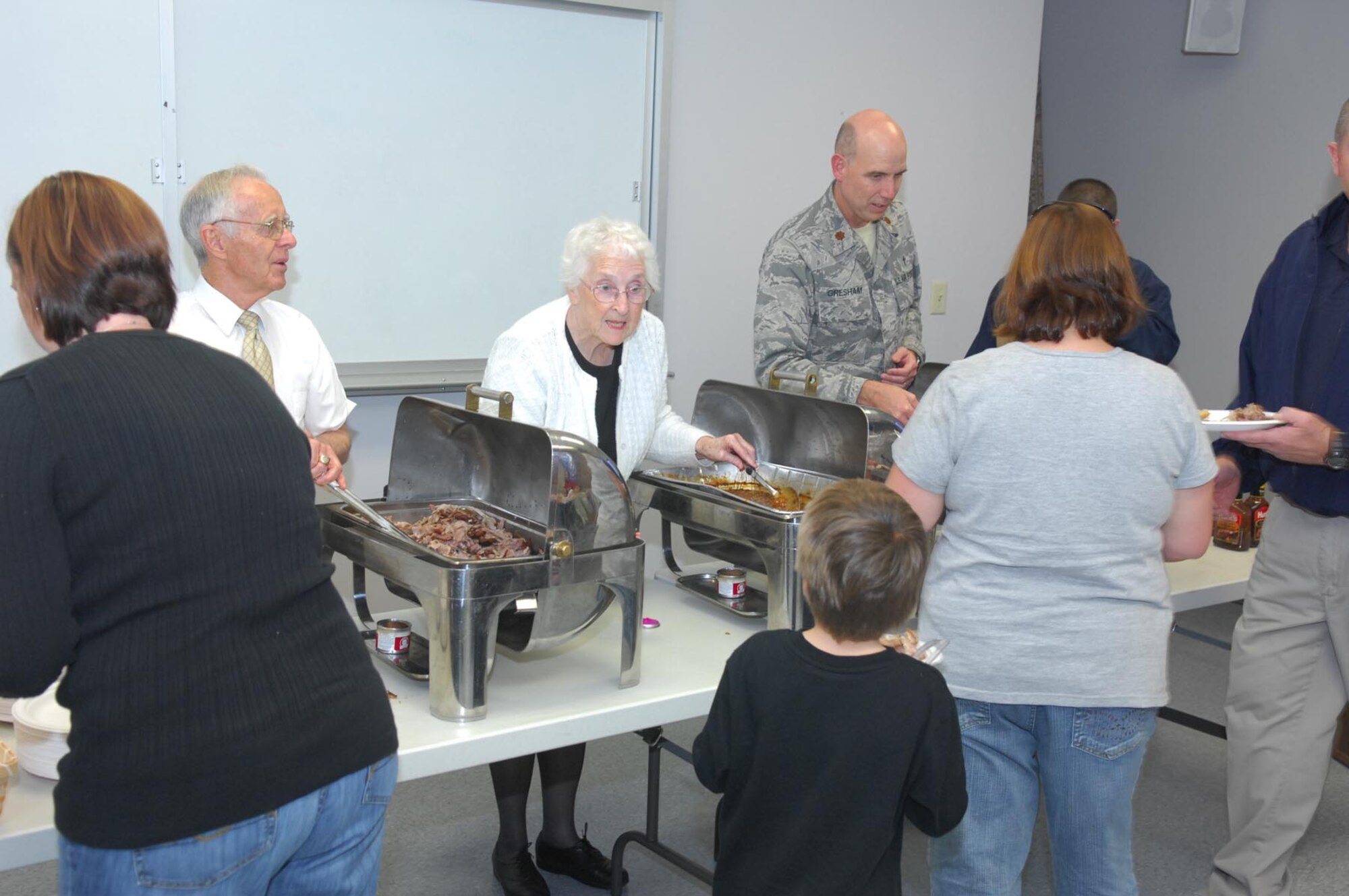 SHAW AIR FORCE BASE, S.C. -- 20th Fighter Wing Chapel staff and volunteers serve food to spouses of deployed members of the base on October 27, 2008. Chaplains and volunteers provided dinner to help out Airmen and their families during deployments. (U.S. Air Force photo/Senior Airman Matthew Davis)