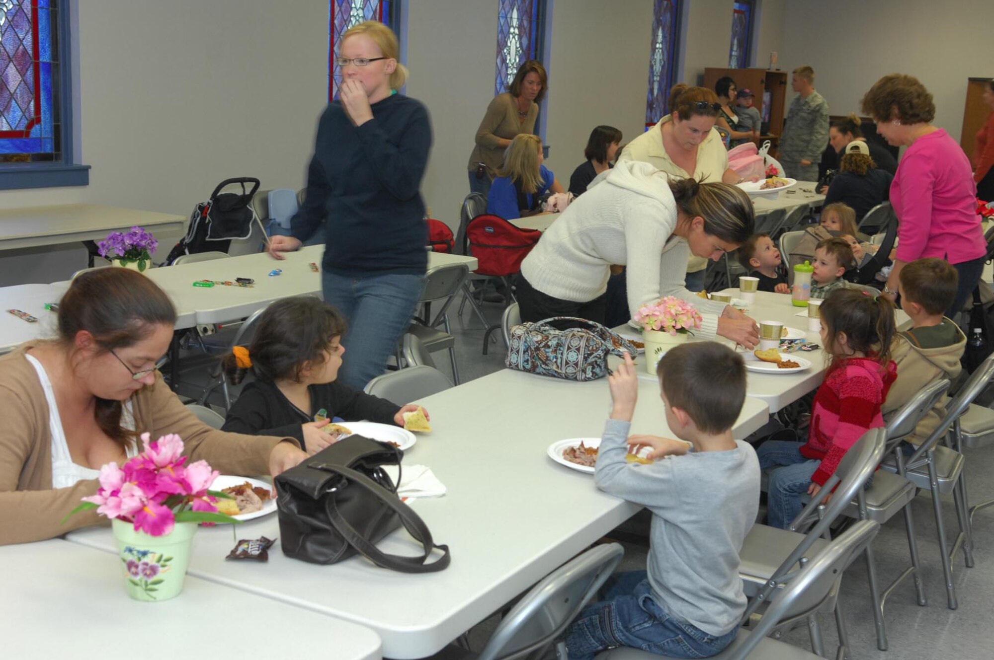 SHAW AIR FORCE BASE, S.C. -- 20th Fighter Wing Chapel staff and volunteers serve food to spouses of deployed members of the base on October 27, 2008. Chaplains and volunteers provided dinner to help out Airmen and their families during deployments. (U.S. Air Force photo/Senior Airman Matthew Davis)