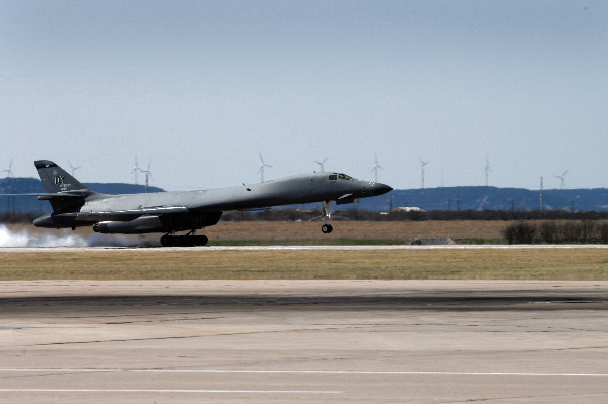 An Air Force B-1B Lancer, like this one, flies close-air-support missions in support of Operation Enduring Freedom and Operation Iraqi Freedom.. (U.S. Air Force photo/Airman 1st Class Jennifer Romig)