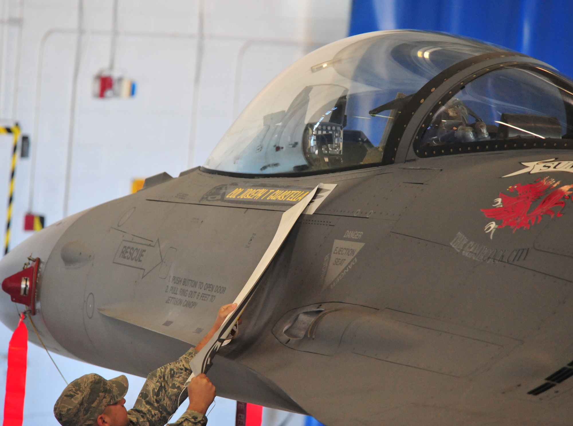 SHAW AIR FORCE BASE, S.C. -- The 20th Fighter Wing unveils Colonel Joseph T. Guastella, JR., Commanders F-16.  Col. Guastella assumed command of the 20 FW on October 29 from former Commander Col. James N. Post III.  (U.S. Air Force photo/Staff. Sgt Patrick Mitchell)