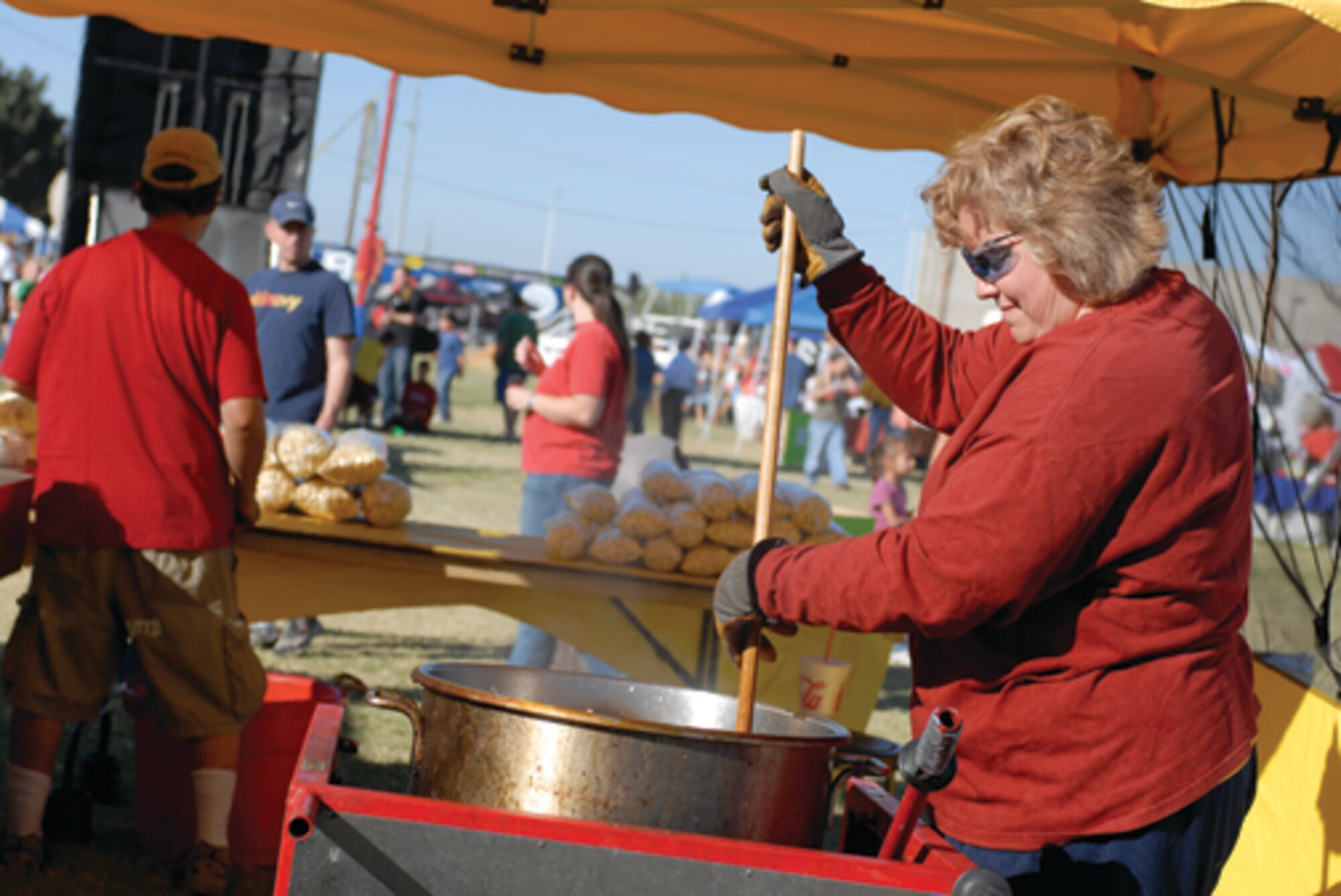 Joline Green of Southwest Kettle Corn makes a fresh batch of the sweet and salty treat. (U.S. Air Force photo/ Deborah Silliman-Wolfe.)