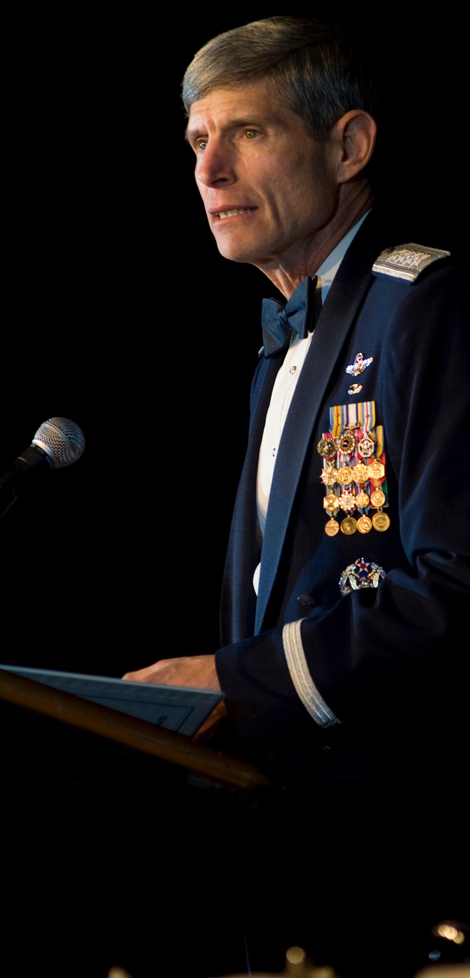 Air Force Chief of Staff Gen. Norton Schwartz was the featured speaker at
the 30th annual Salute to theMilitary in Biloxi Oct. 28. The event, attended
by 1,100 military and civilian guests, is sponsored by the Mississippi Gulf
Coast Chamber of Commerce to honor the area’s “neighbors in uniform.”  (U.S. Air Force photo by Herb Welch)