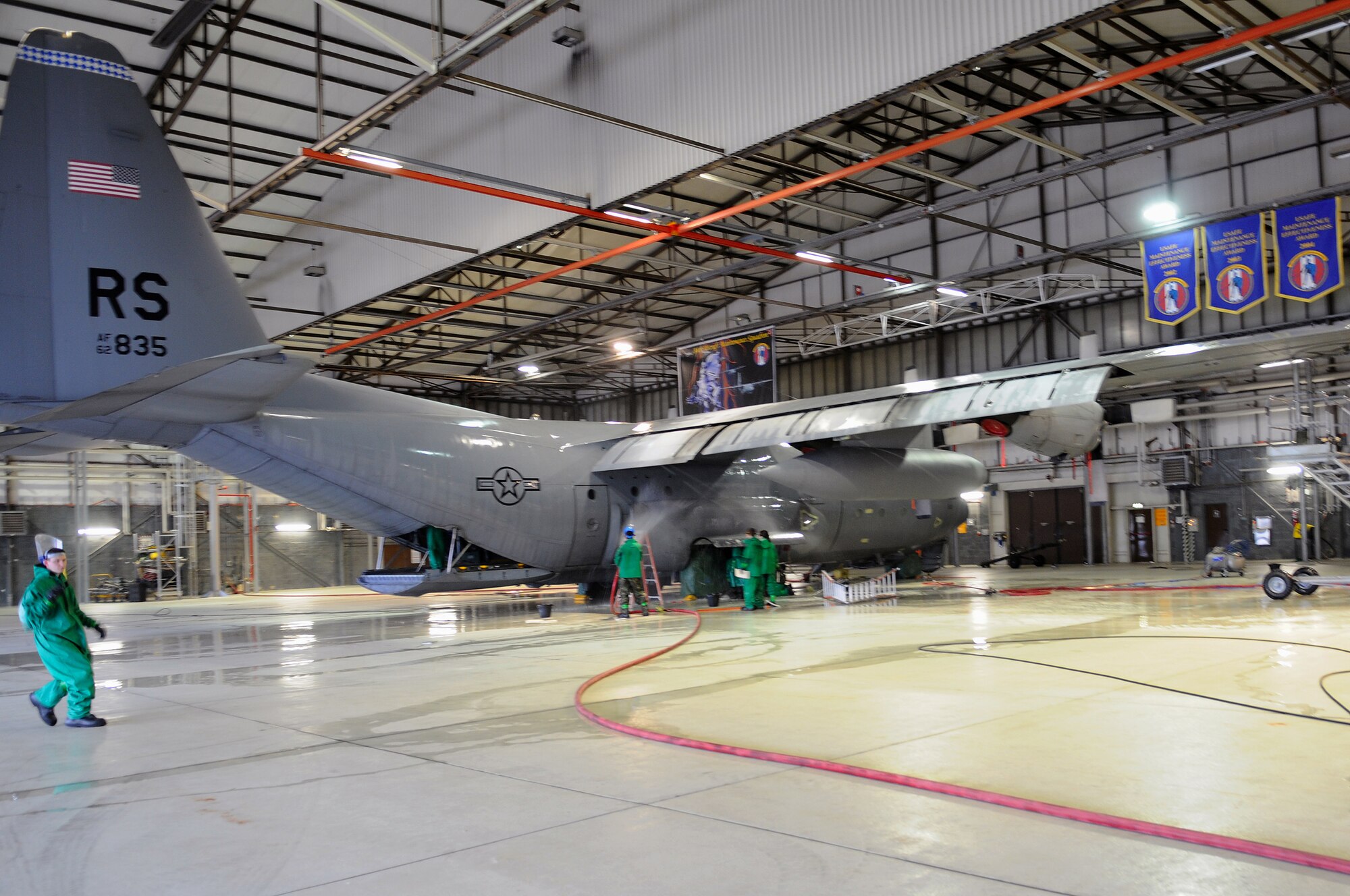 Airmen from the 86 Aircraft Maintenance Squadron wash a C-130E aircraft in Hanger 1, Oct. 28, 2008, Ramstein Air Base, Germany. The wash crew is made up of a 12 member team from the 86 AMXS who wash aircraft every 90 days to keep them mission ready. (U.S. Air Force photo by Airman Alexandria Mosness)