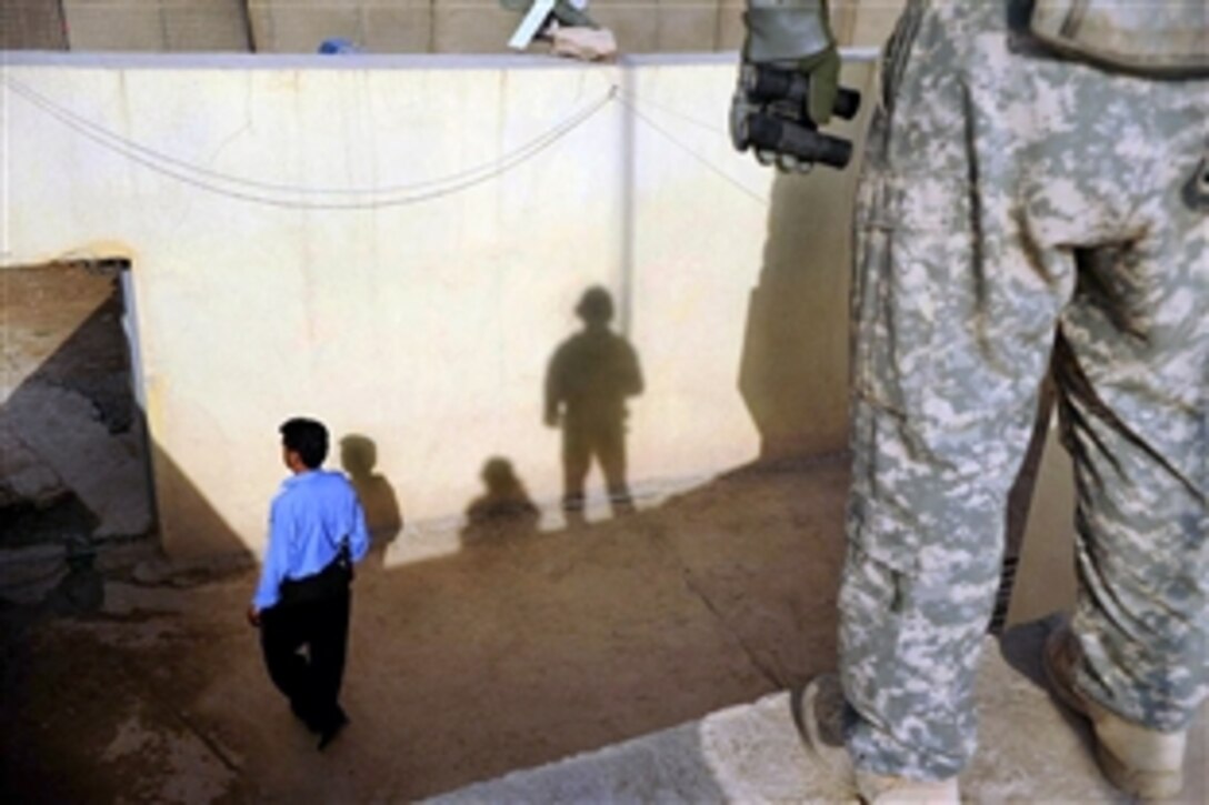 U.S. Army Sgt. Patrick Heyman pulls guard on the rooftop of an Iraqi Police station while conducting a reconnaissance patrol in Hammam Al Alill, Iraq, Oct. 28, 2008. Heyman is assigned to Troop G, 3rd Armored Cavalry Regiment.