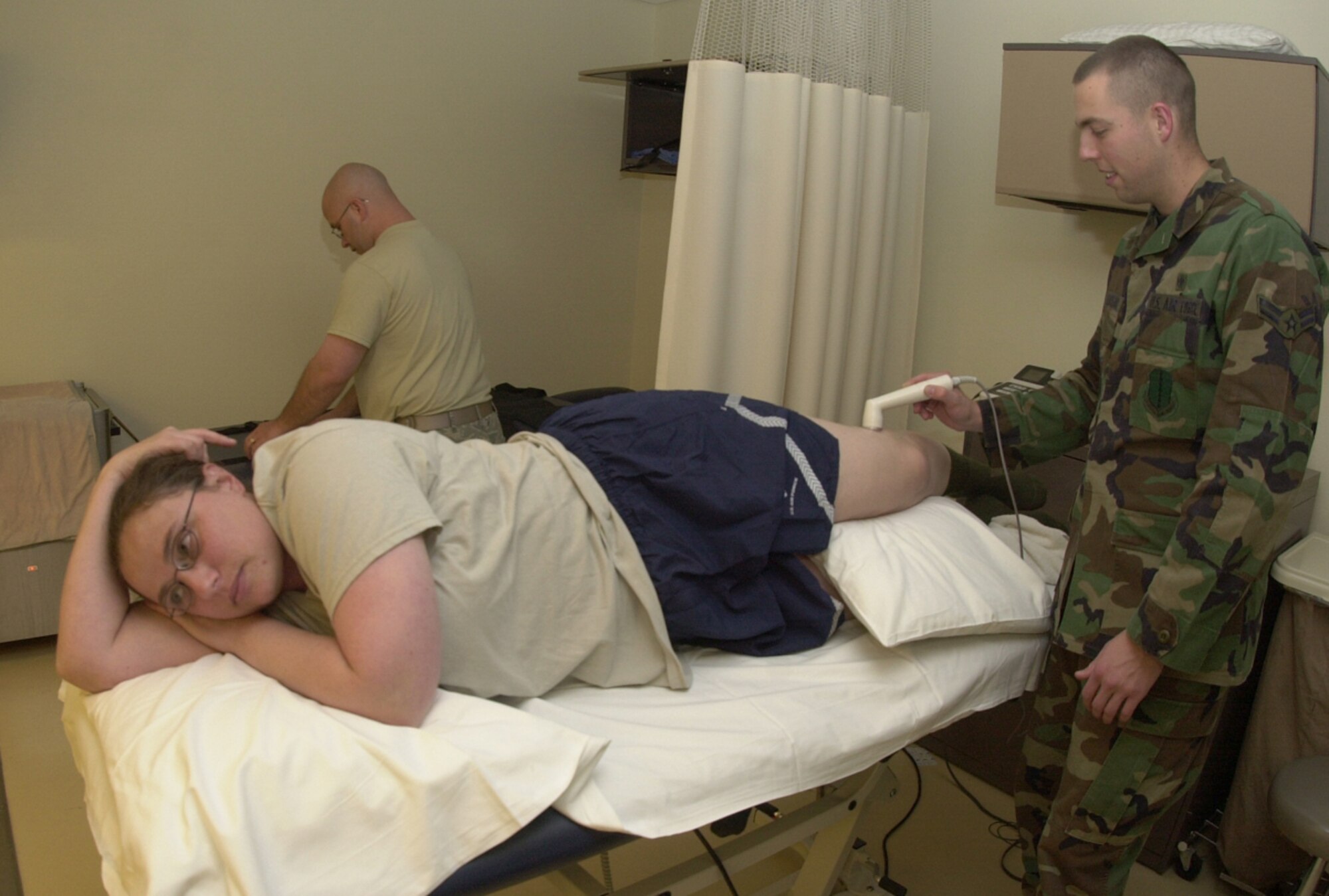 Airman 1st Class Sean Devereaux, 17th Medical Support Squadron physical therapy journeyman, performs physical therapy via ultrasound on an injured knee ligament of Capt. Lara Kalin-Cristofori Oct. 29 at 17th Medical Group Clinic on Goodfellow Air Force Base, Texas. "Our clinic treats approximately 400 to 450 patients during a month," said Tech. Sgt. Charles Alloway, base physical therapy clinic NCO in charge. (U.S. Air Force photo by Senior Airman Luis Loza Gutierrez)