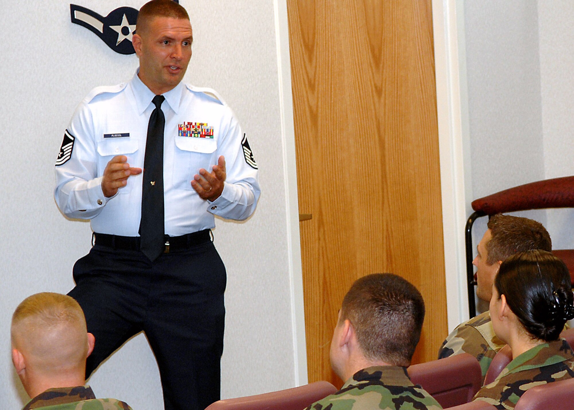 Master Sgt. Craig Poessl shares information about special duty assignments with Airmen at Minot Air Force Base, N.D., August 2007. Team members visit Air Force bases throughout the year to encourage Airmen to serve as recruiters, technical school and basic military training instructors. Sergeant Poessl is an Air Force Recruiting Service Recruiter Screening Team member. (U.S. Air Force photo/Airman 1st Class Cassandra Jones)