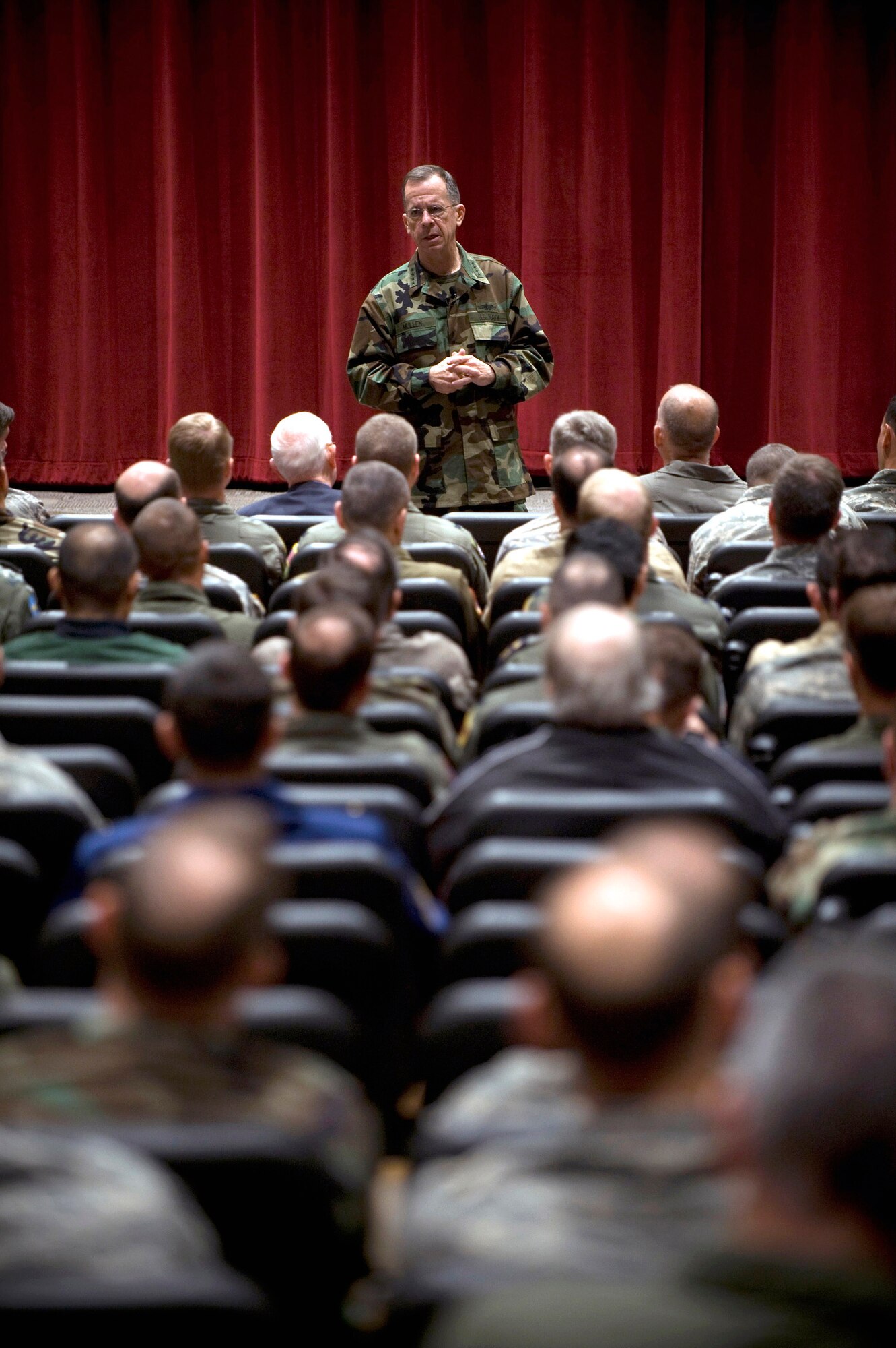 Navy Adm. Michael G. Mullen addresses students assigned to the Air War College Oct. 28 at Maxwell Air Force Base, Ala. Admiral Mullen is the chairman of the Joint Chiefs of Staff. (Defense Department photo/Navy Petty Officer 1st Class Chad J. McNeeley) 
