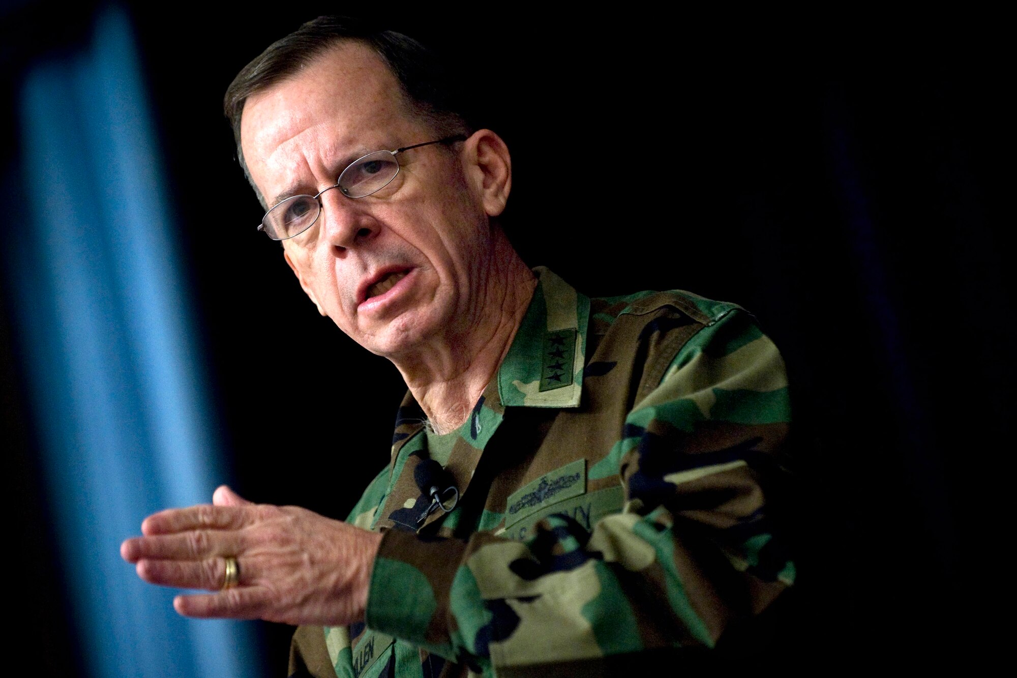 Navy Adm. Michael G. Mullen addresses students assigned to the Air War College Oct. 28 at Maxwell Air Force Base, Ala. Admiral Mullen is the chairman of the Joint Chiefs of Staff. (Defense Department photo/Navy Petty Officer 1st Class Chad J. McNeeley) 
