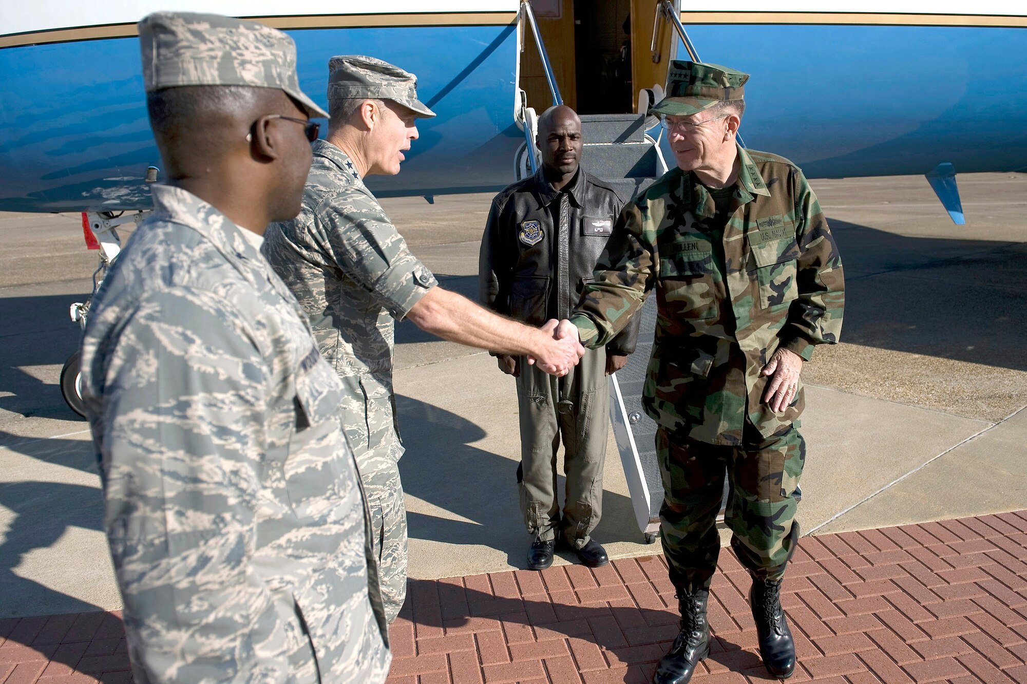 Lt. Gen. Allen G. Peck and Col. Tyrone Woodyard greet Navy Adm. Michael G. Mullen upon his arrival Oct. 28 at Maxwell Air Force Base, Ala. Admiral Mullen is visiting the base to speak to students assigned to the Air Command and Staff College and the Air War College. Admiral Mullen is the chairman of the Joint Chiefs of Staff. General Peck is Air University commander, and Colonel Woodyard is 42nd Air Base Wing vice commander. (Defense Department photo/Navy Petty Officer 1st Class Chad J. McNeeley) 
