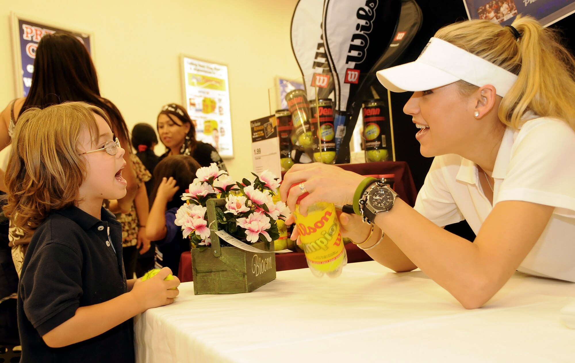 Anna Kournikova signs autographs Oct. 29 at a booth in the base exchange at Andersen Air Force Base, Guam. Ms. Kournikova is looked up to as a role-model, with her appeal and reputation extending far beyond tennis courts. (U.S. Air Force photo/Airman 1st Class Courtney Witt) 

