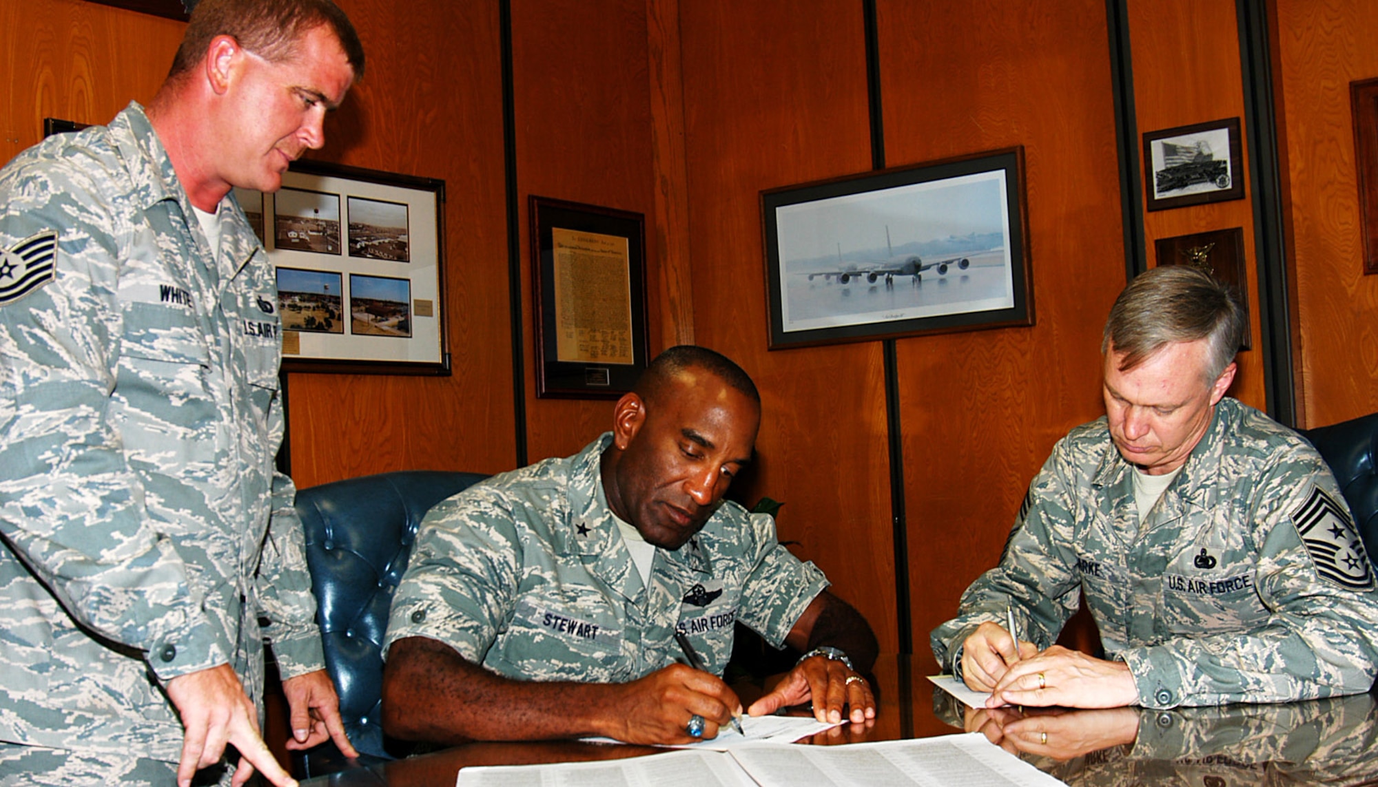 Air Force Recruiting Service Commander Brig. Gen. Alfred J. Stewart and Command Chief Master Sgt. Vance Clarke complete their Combined Federal Campaign donation forms Sept. 3 at Randolph Air Force Base, Texas. Tech. Sgt. Robert White, AFRS CFC project manager, provides fund information and guidance. Headquarters fundraising for CFC begins Sept. 4 and continues through early October, offering members more than 2,500 organizations to choose to support. (U.S. Air Force photo/Staff Sgt. Jennifer Lindsey)