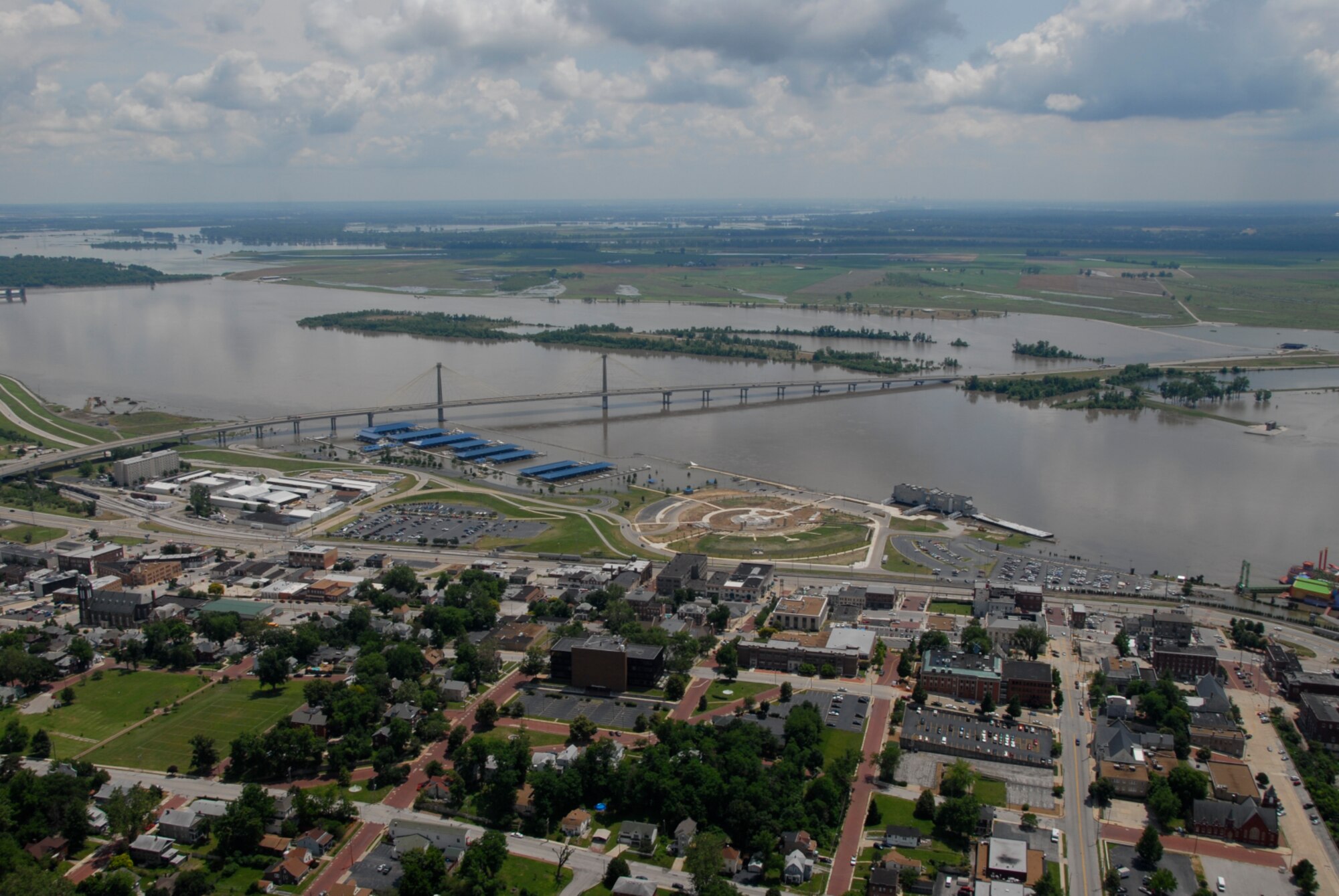 JOINT TASK FORCE SOUTH, ALTON, Ill. - An aerial view of Alton, Ill. taken on June 20, 2008 shows flooding of the Mississippi river.  The Illinois National Guard activated Soldiers and Airmen to fortify levees along the river and protect the property of local citizens. (U.S. Air Force photo by Master Sgt. Ken Stephens)