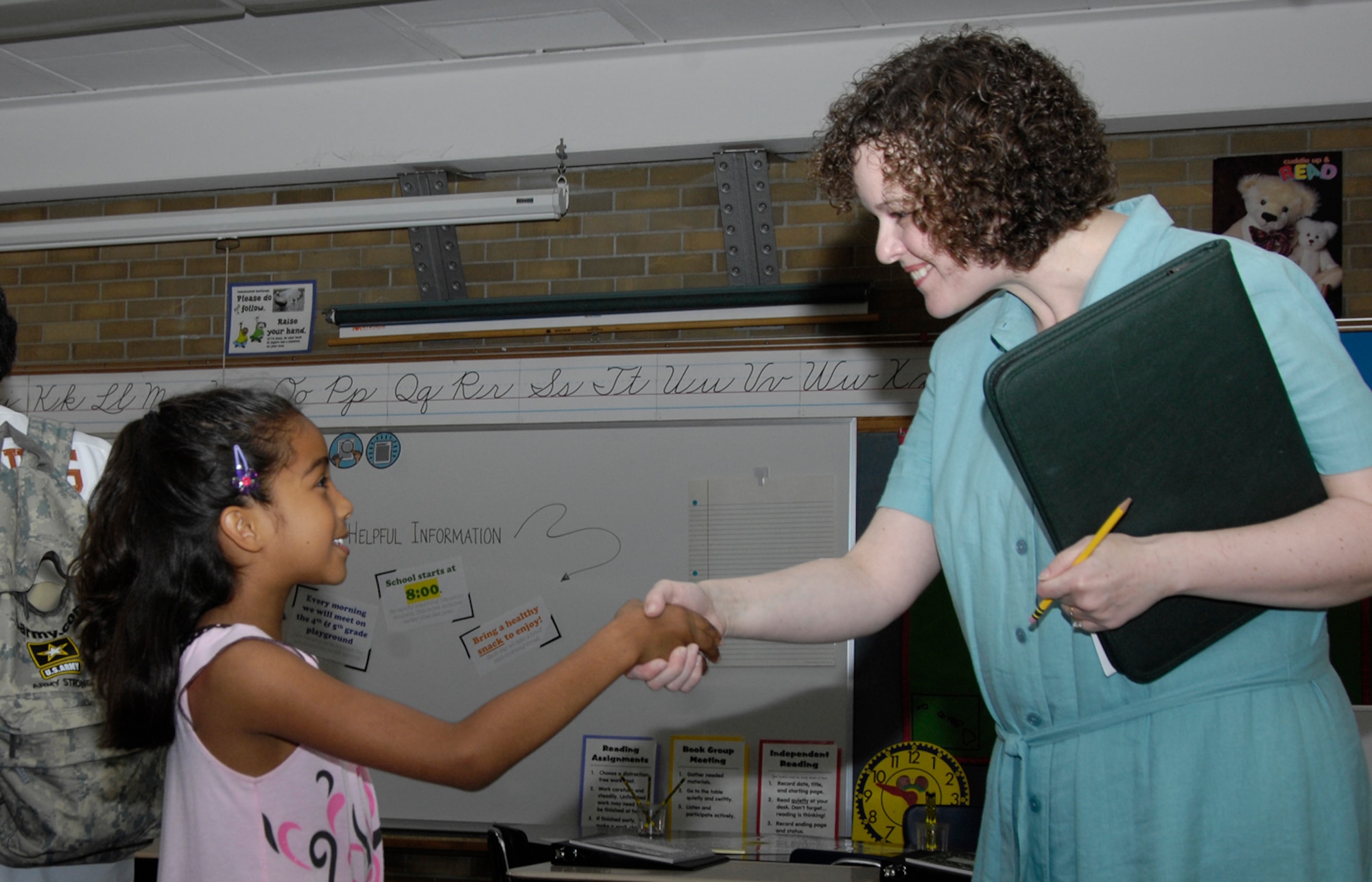 HANSCOM AFB, Mass. -- Hanscom Middle School teacher Carole Whelton introduces herself to Selena Burrell, a fourth grader, during the school's Meet and Greet event Aug. 28. Classes began at the Hanscom Primary and Middle Schools Sept. 2. (U.S. Air Force photo by Linda LaBonte Britt)