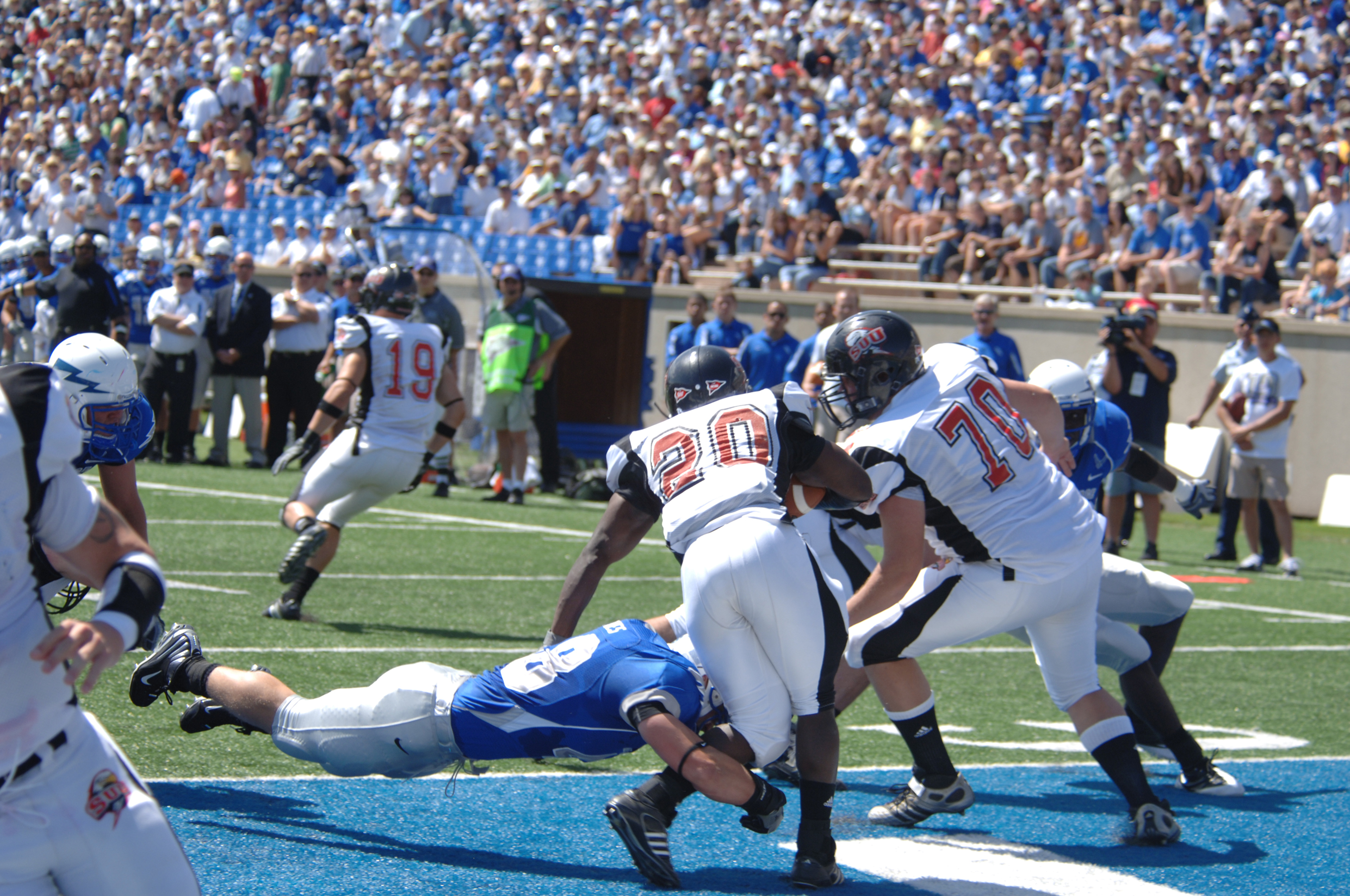 Falcons Record Two Safeties In 41 7 Rout U S Air Force