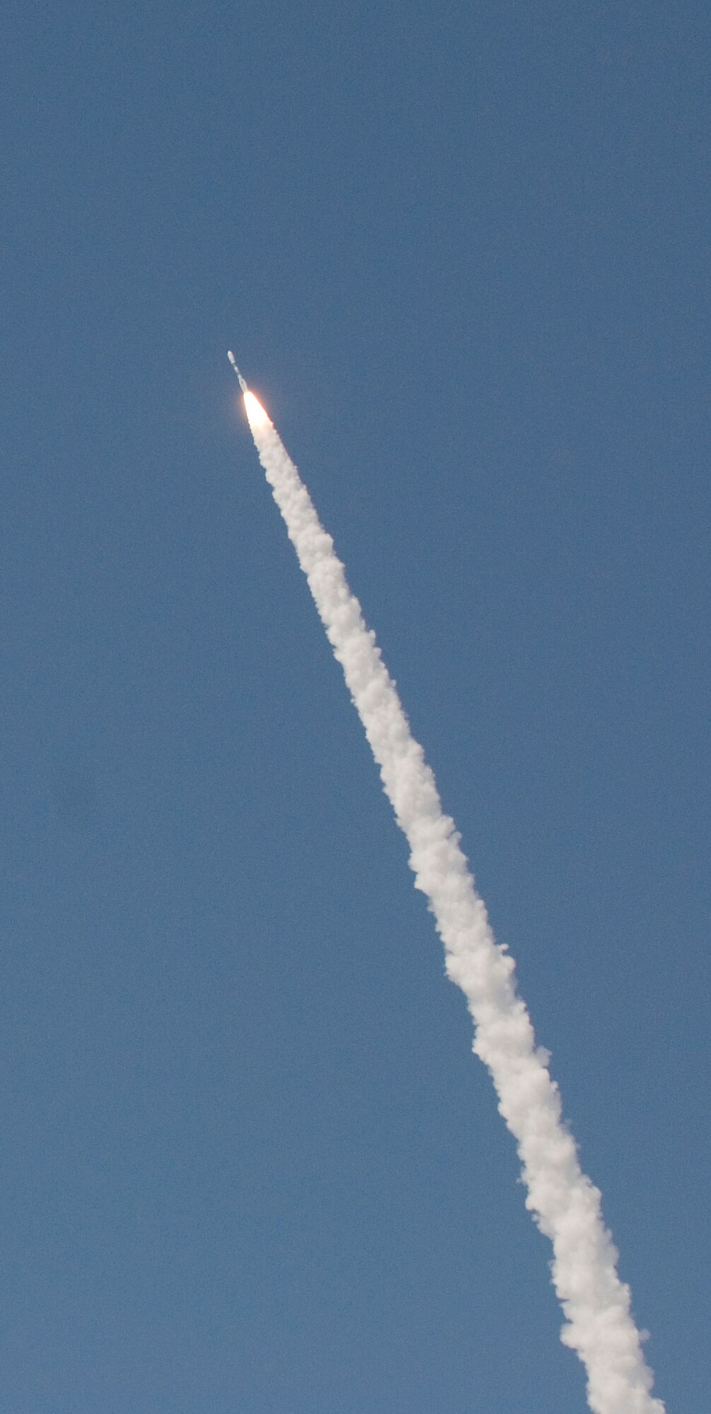 VANDENBERG AIR FORCE BASE, Calif.-- Vandenberg AFB successfully launched a Delta II rocket from Space Launch Complex-2 at 11:51 a.m. today. The rocket carried the GeoEye-1 Satellite into a circular Sun-synchronous orbit where the satellite will begin its mission of collecting multispectral or color images of the Earth for both government and commercial organizations. (Air Force Photo/Airman 1st Class Nathaniel Prost)