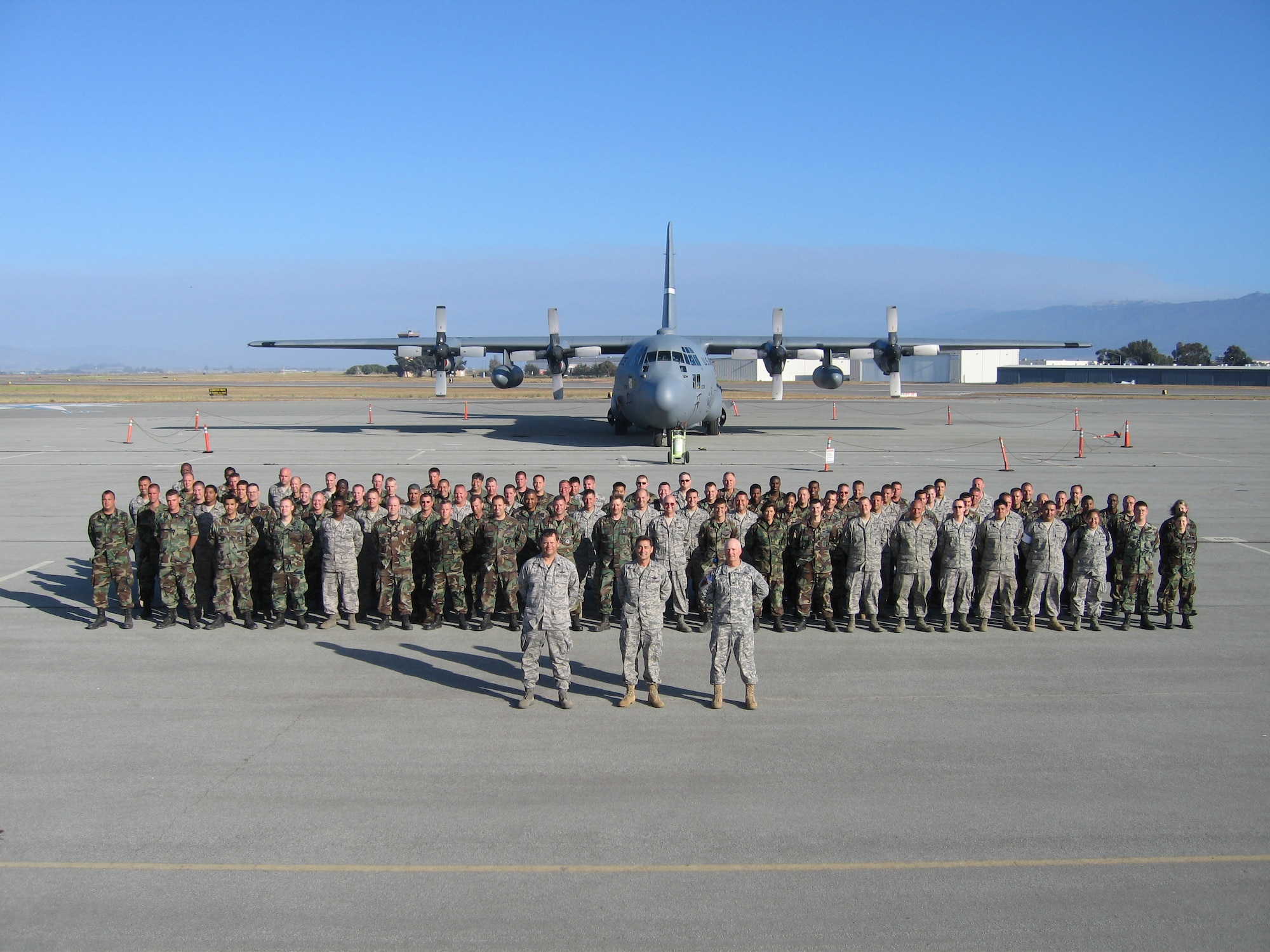 Hydra ’08 participants on the flightline at Salinas Municipal Airport. 
(Photo by Army Col. Phil Miller/KyArNG)