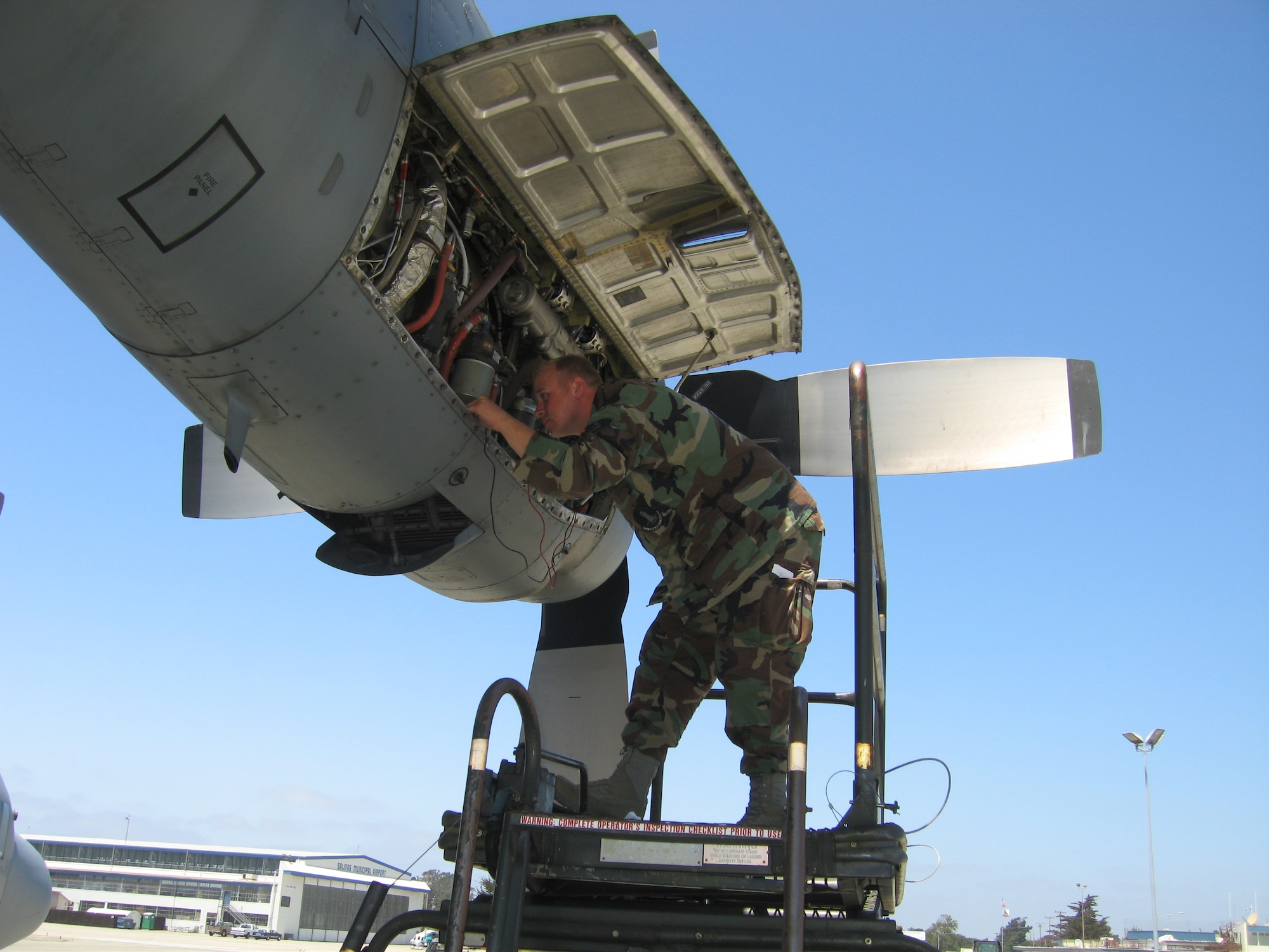 Tech. Sgt. Robert Cloyd, a crew chief in the 123rd Contingency Response Group, performs a post-flight inspection on one the Kentucky Air Guard’s C-130 turbo props during a deployment to California for Operation Hydra ’08. (Photo by Army Col. Phil Miller/KyArNG)