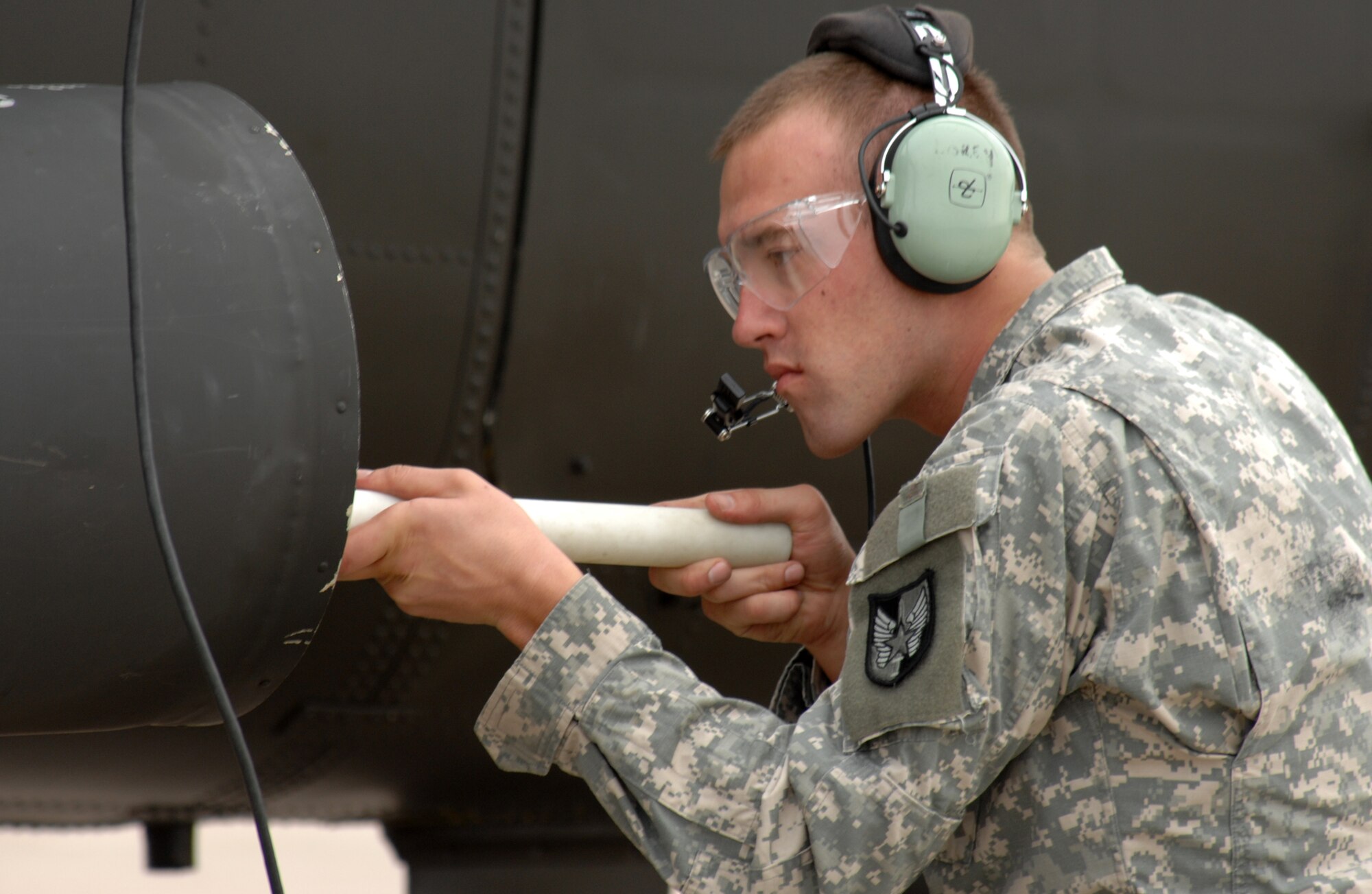 WHITEMAN AIR FORCE BASE, Mo. – Army Sgt. Christopher Lorey, 1-135th Attack Recon Battalion, seats 2.76 inch rockets on an AH-64A Apache Sept. 6. The Missouri Army National Guard’s 1-135th Attack Recon Battalion recently implemented a new training program that allows pilots to arm and fly three AH-64 Apache helicopters from Whiteman AFB to Fort Leonard Wood for the first time to practice aerial gunnery at their monthly drill. (U.S. Air Force photo/Senior Airman Stephen Linch)