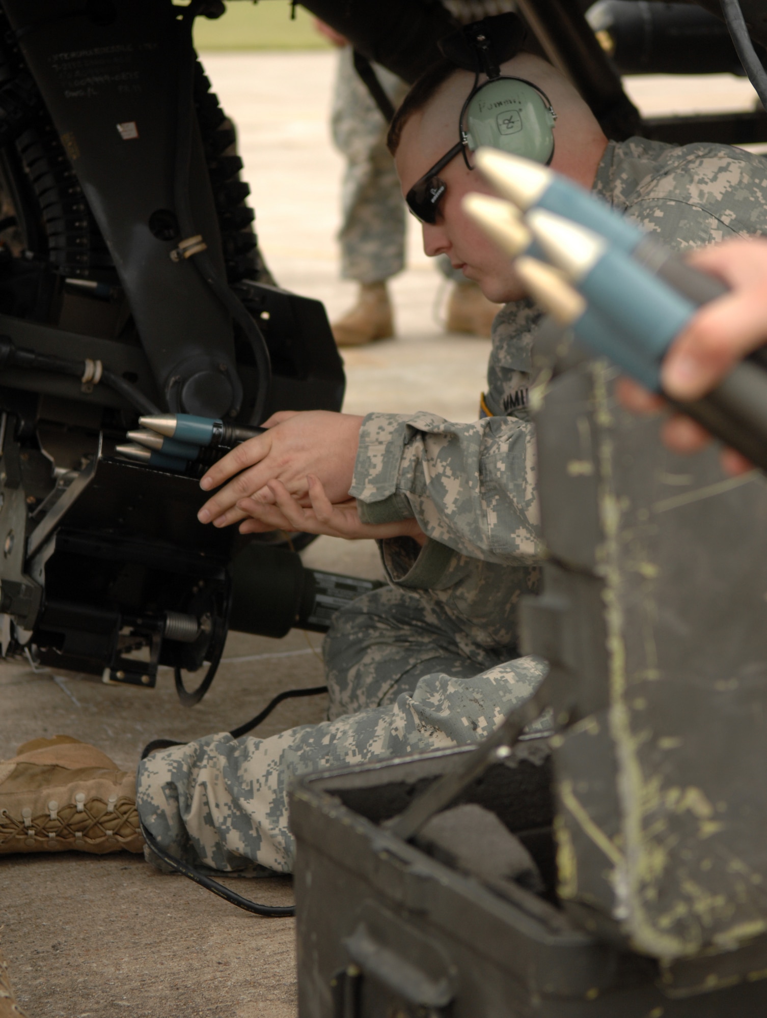 WHITEMAN AIR FORCE BASE, Mo. – Army Sgt. Brian Pummill, 1-135th Attack Recon Battalion, up-loads a 30mm rounds into an AH-64A Apache Sept. 6. The Missouri Army National Guard’s 1-135th Attack Recon Battalion recently implemented a new training program that allows pilots to arm and fly three AH-64 Apache helicopters from Whiteman AFB to Fort Leonard Wood for the first time to practice aerial gunnery at their monthly drill. (U.S. Air Force photo/Senior Airman Stephen Linch)