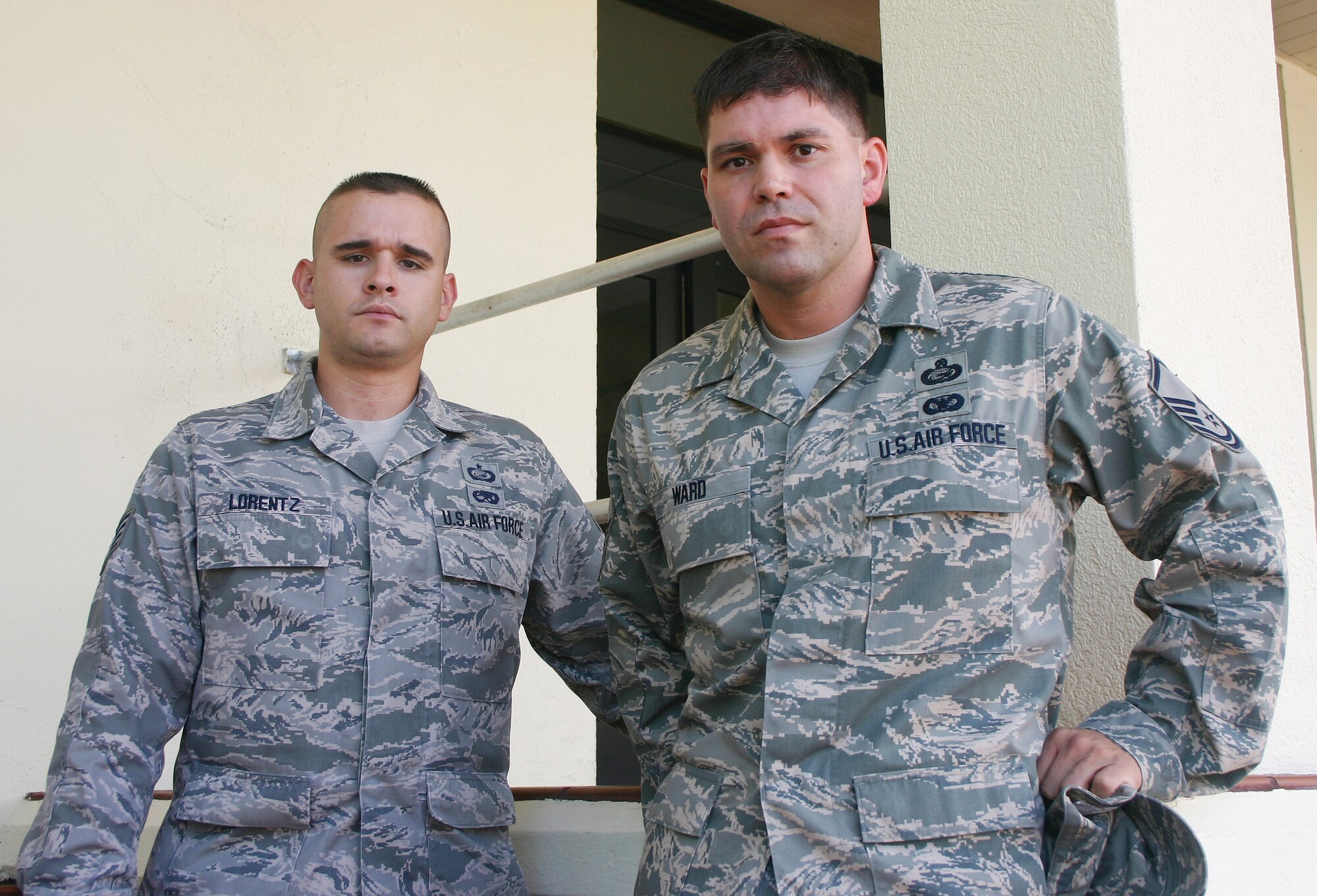 Master Sgt. Jeffery Ward (right) and Staff Sgt. Justin Lorentz are Air Force training managers at the Air Force Personnel Center, Randolph Air Force Base, Texas.  Sergeant Ward recently received the Air Force Commendation Medal for providing lifesaving assistance to Sergeant Lorentz after he had a seizure and became unconscious. (U.S. Air Force photo/Richard Salomon)  