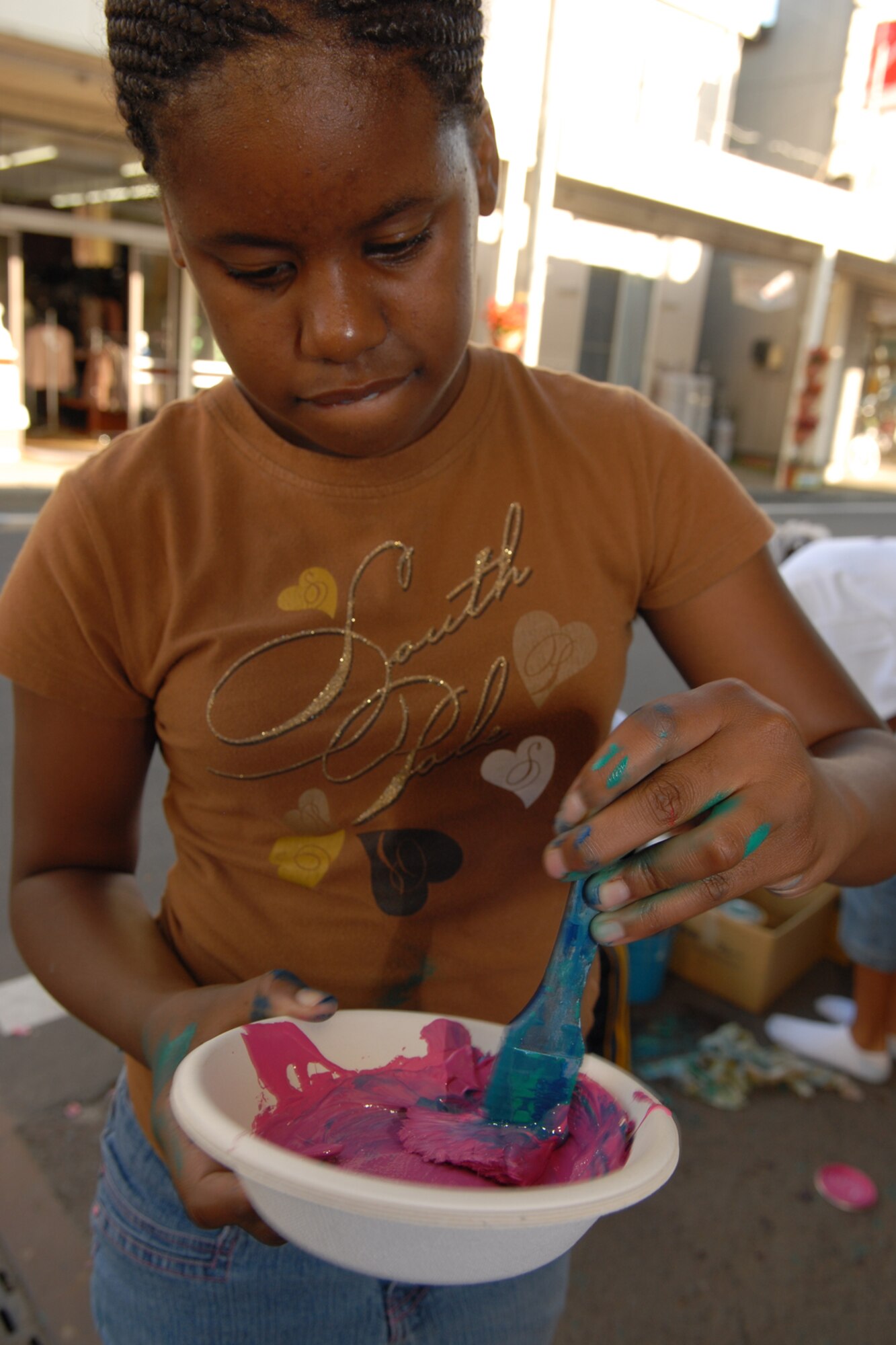 MISAWA CITY, Japan -- Africa Chriss, 11, mixes her colors to paint a shutter Sept. 10, 2008. The opportunity to paint the shutter came about when a district from White Pole Road put out a notice looking for volunteers to help. (U.S. Air Force photo by Airman 1st Class Jamal D. Sutter)