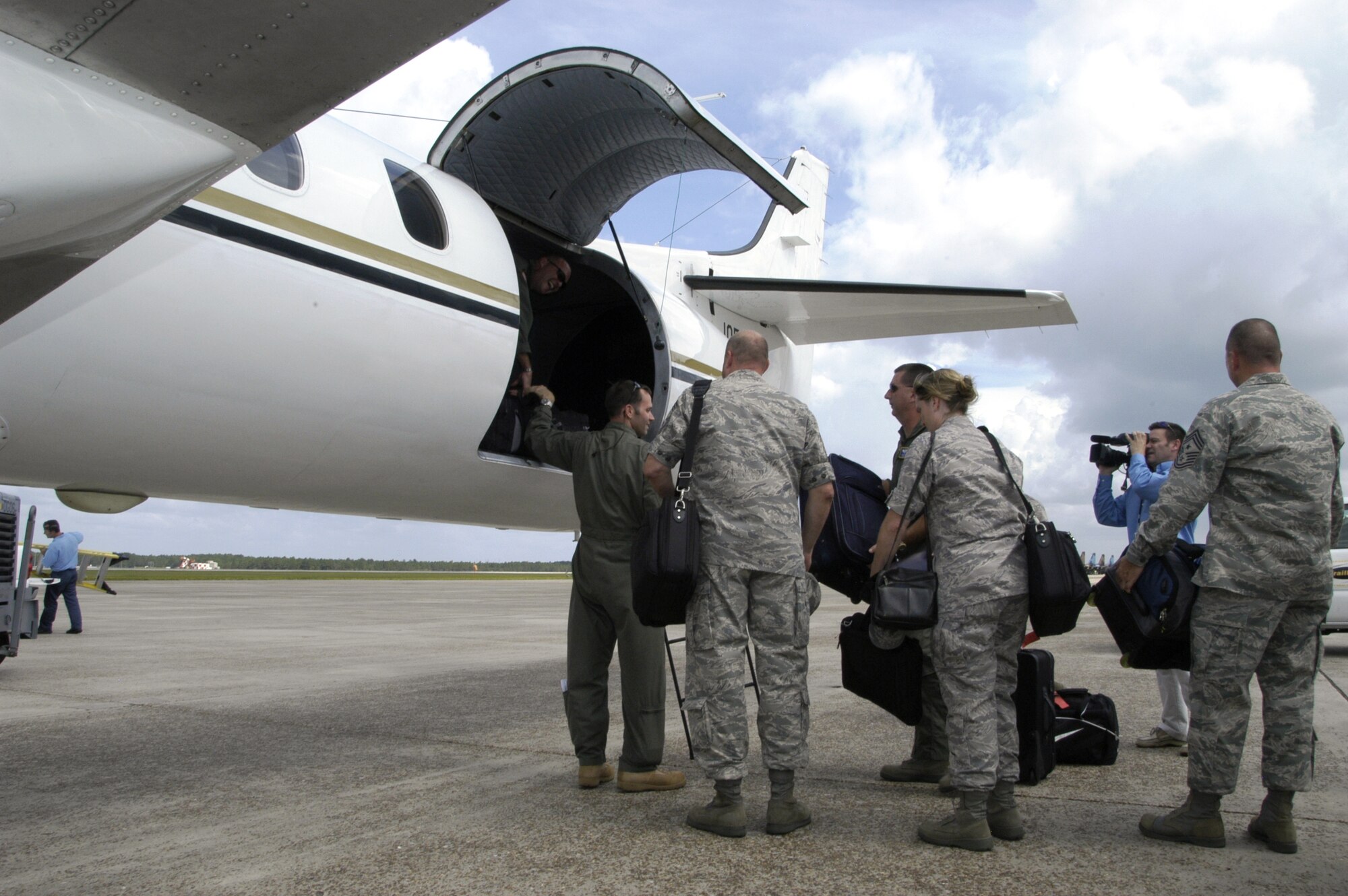 Members of the AFNORTH ACCE team stow their cargo prior to the team’s deployment in support of anticipated relief efforts for Hurricane Ike.  The Air Component Coordination Element is a group of Air Force subject matter experts that coordinates the movement of Air Force assets into stricken regions during natural disasters or other contingencies.  The team also supports state and federal evacuation, humanitarian relief and search and rescue missions. (U.S. Air Force photo by Master Sgt. Jerry Harlan)