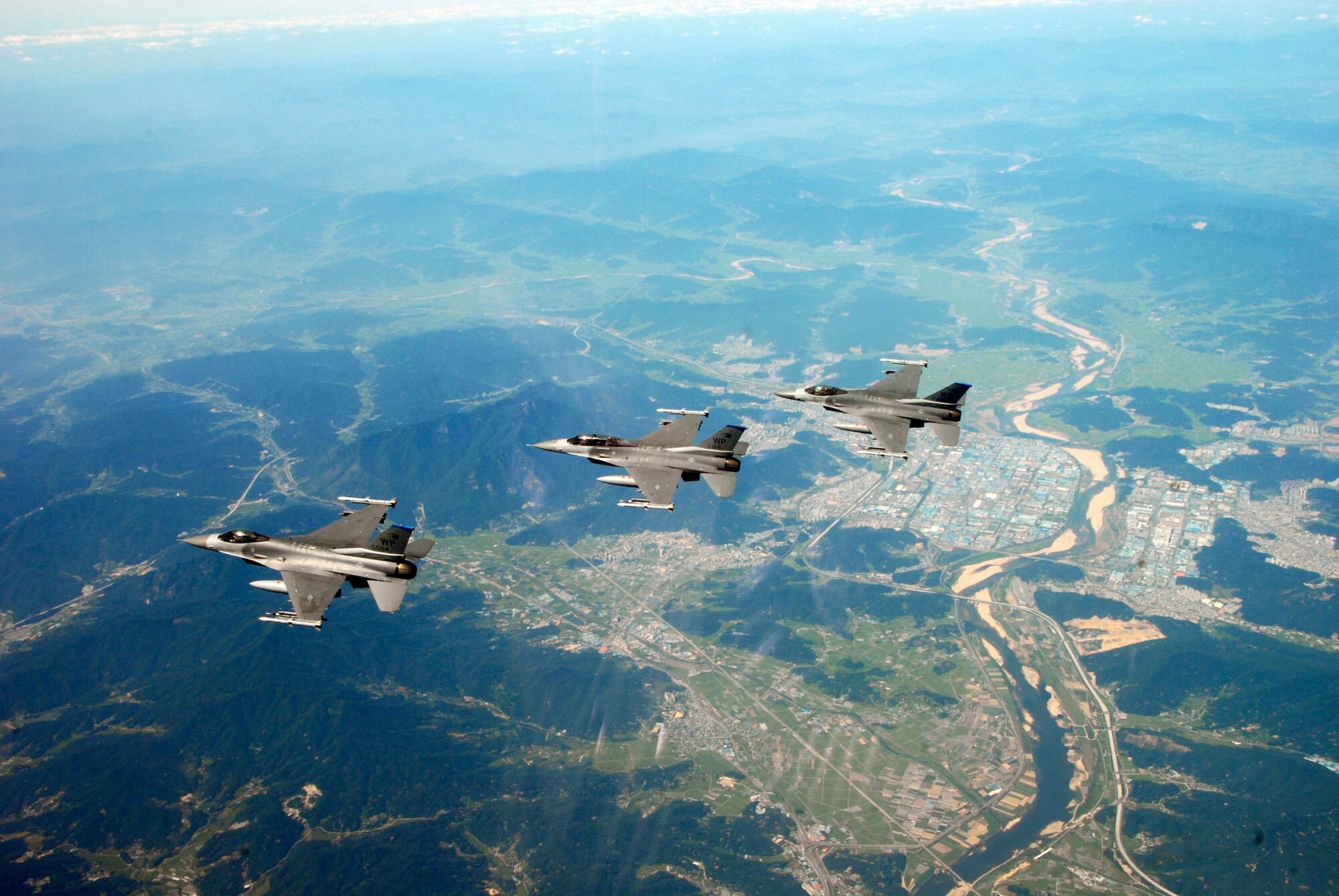 KUNSAN AIR BASE, Republic of Korea--Republic of Korea Air Force Lt. Gen. Cho Won Kun, Air Force Operations Center commander, flies with the 35th Fighter Squadion out of Kunsan Air Base Sept 10. (Air Force photo/Tech Sgt. John Cronin)
