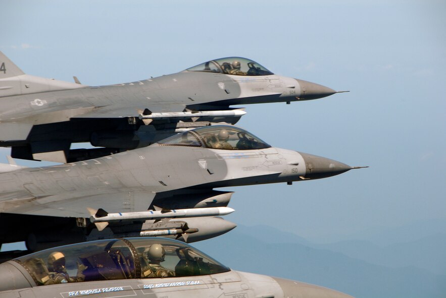 KUNSAN AIR BASE, Republic of Korea--Republic of Korea Air Force Lt. Gen. Cho Won Kun, Air Force Operations Center commander, flies with the 35th Fighter Squadion out of Kunsan Air Base Sept 10. (Air Force photo/Tech Sgt. John Cronin)