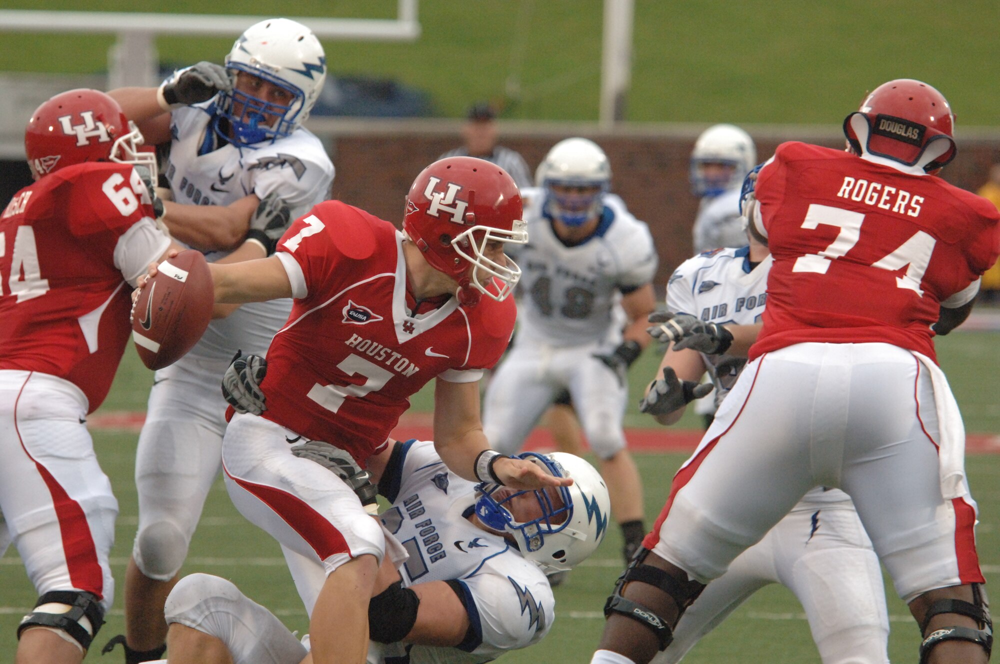 U.S. Air Force Academy defensive end Jake Paulson latches onto Houston quarterback Case Keenum for a sack Sept. 13 in Dallas. Paulson ended the game with 2.5 sacks and seven tackles as the Falcons upped their record to 3-0 with a 31-28 win over Houston. (U.S. Air Force photo/John Van Winkle) 

