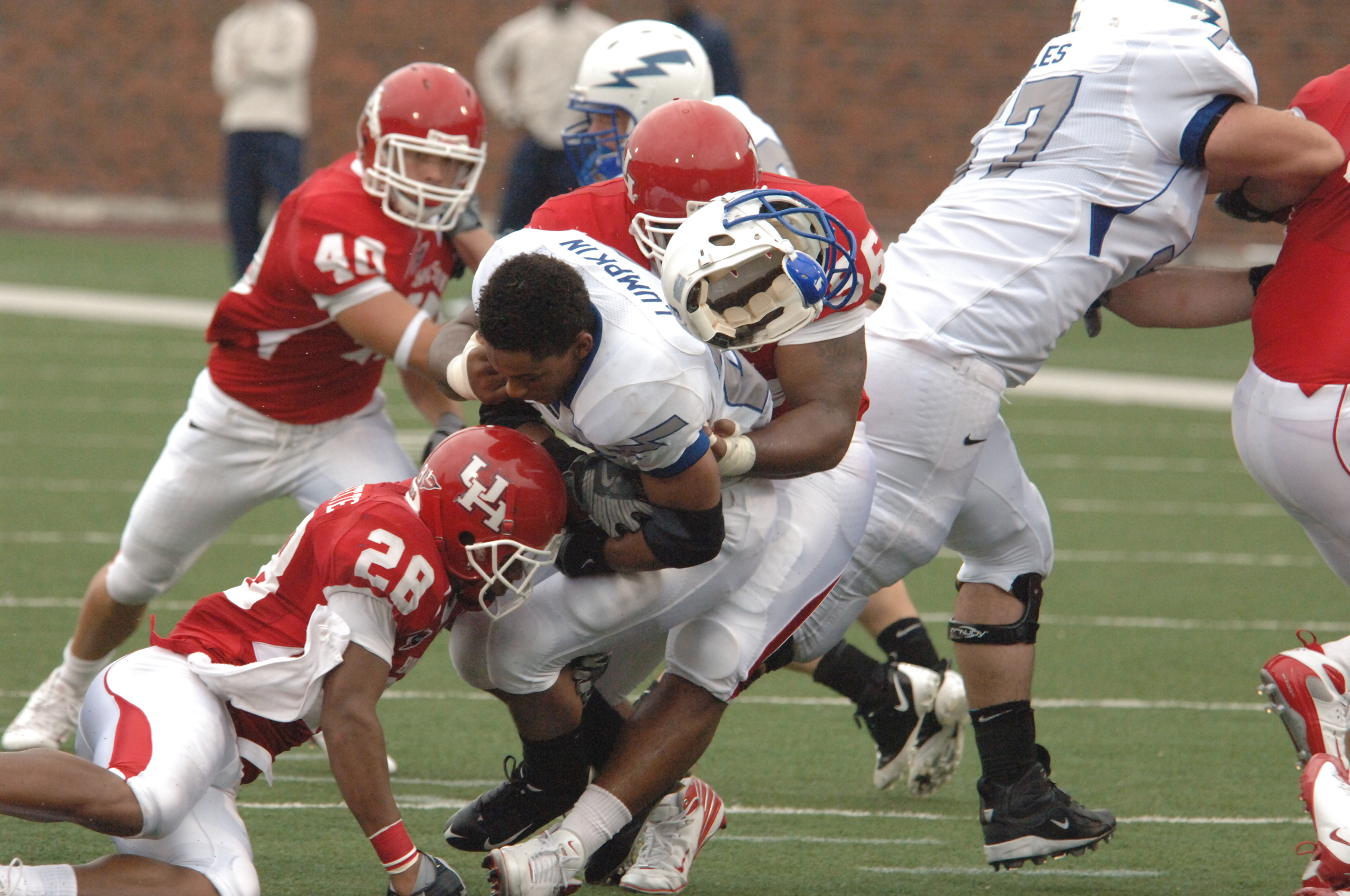 Football Falcons Hold Off Cougars In Wake Of Hurricane Ike U S