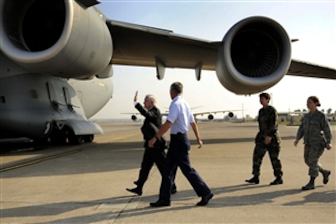 Defense Secretary Robert M. Gates prepares to board a U.S. Air Force C-17 Globemaster III aircraft on Incirlik Air Force Base, Turkey, Sept. 15, 2008.  Gates is scheduled to meet with Iraqi leaders and to preside over the changing of the commanding general of Multinational Force Iraq. 