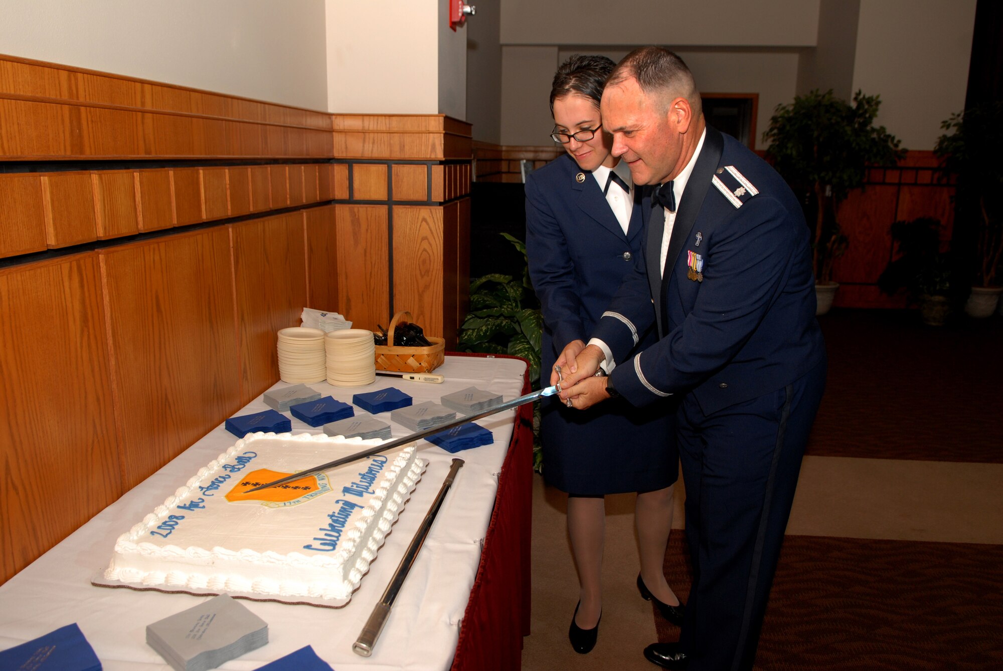 Airman Basic Sarah Miklance, the youngest Airman at the 2008 Air Force Ball, and Chaplain (Lt. Col.) James Ludwikoski, the oldest Airman at the ball, cut the cake at the ball Sept. 12. (U.S. Air Force photo by Senior Airman Kasabyan Musal)
